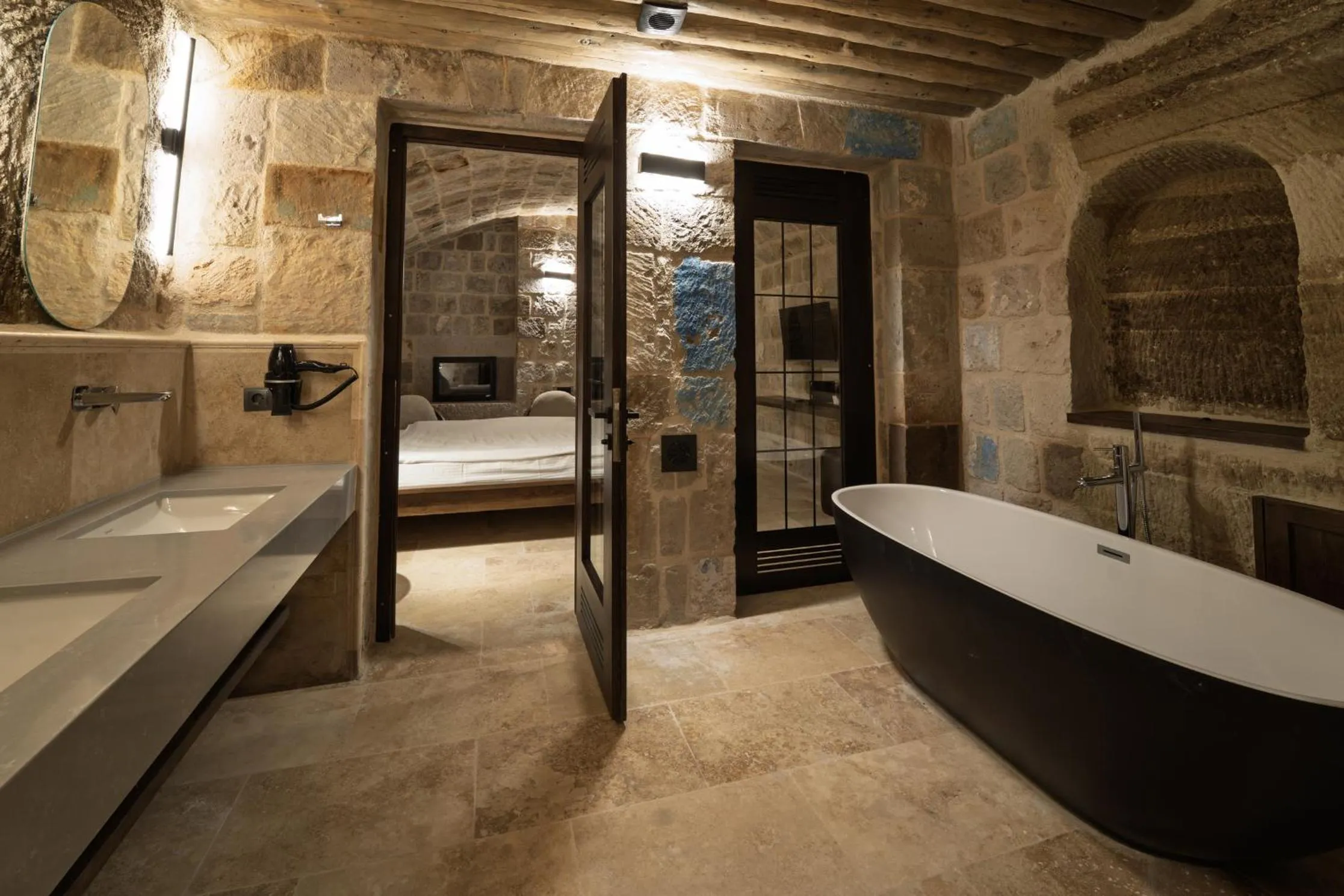 Bathroom, Bed in Luvi Cave Hotel