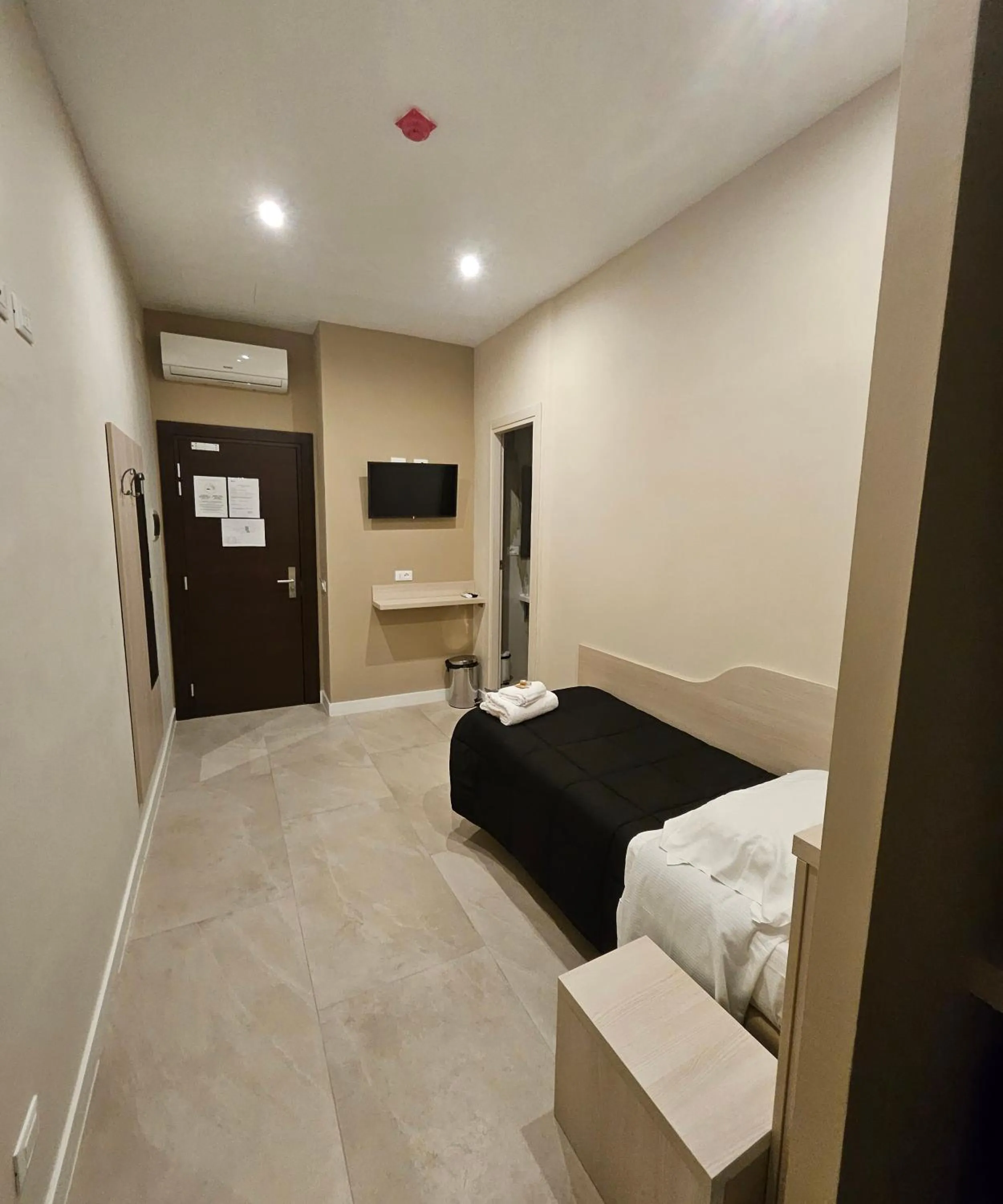 Bedroom, Bed in Hotel Mosaic Central Rome