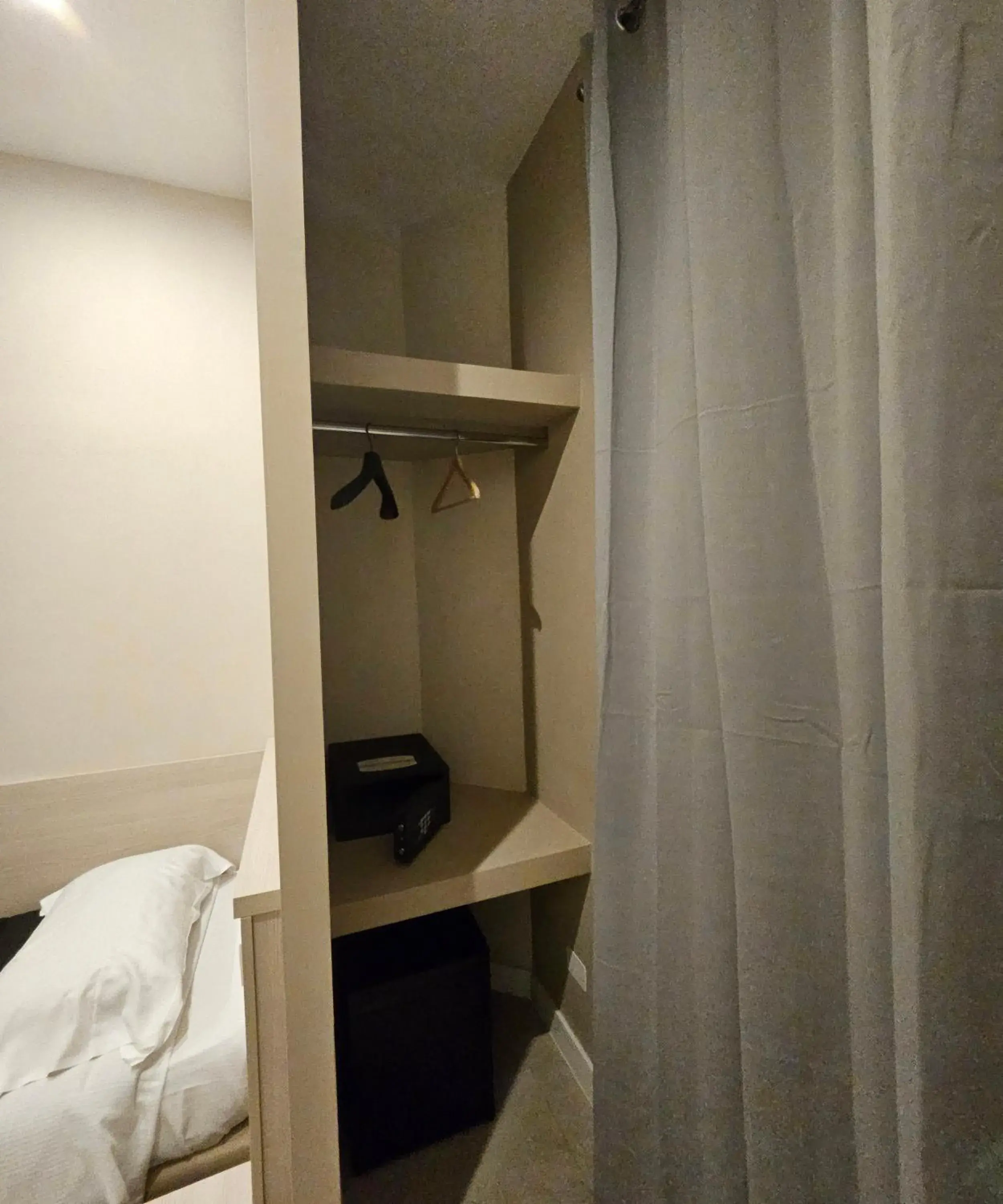 Bedroom, Bed in Hotel Mosaic Central Rome Bedroom, Bed in Hotel Mosaic Central Rome