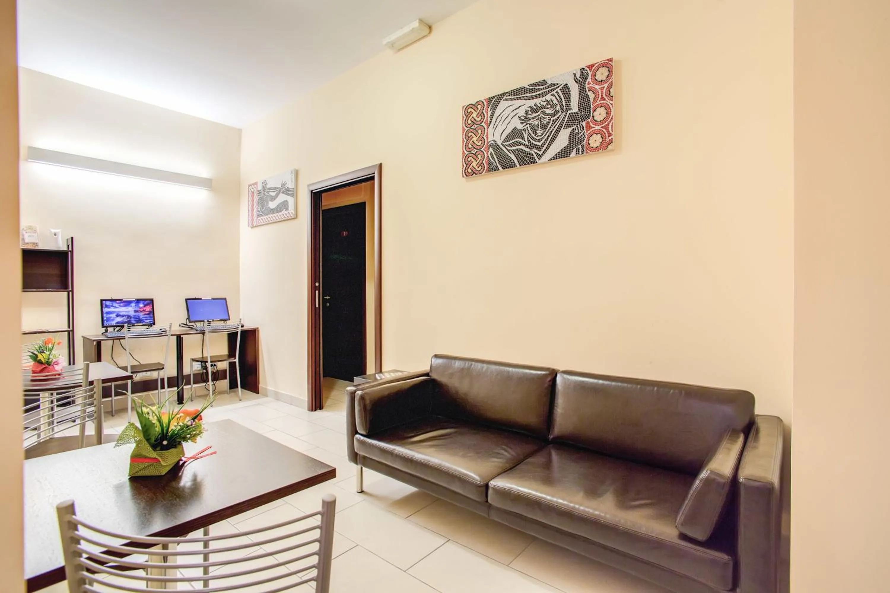 Communal lounge/ TV room in Hotel Mosaic Central Rome