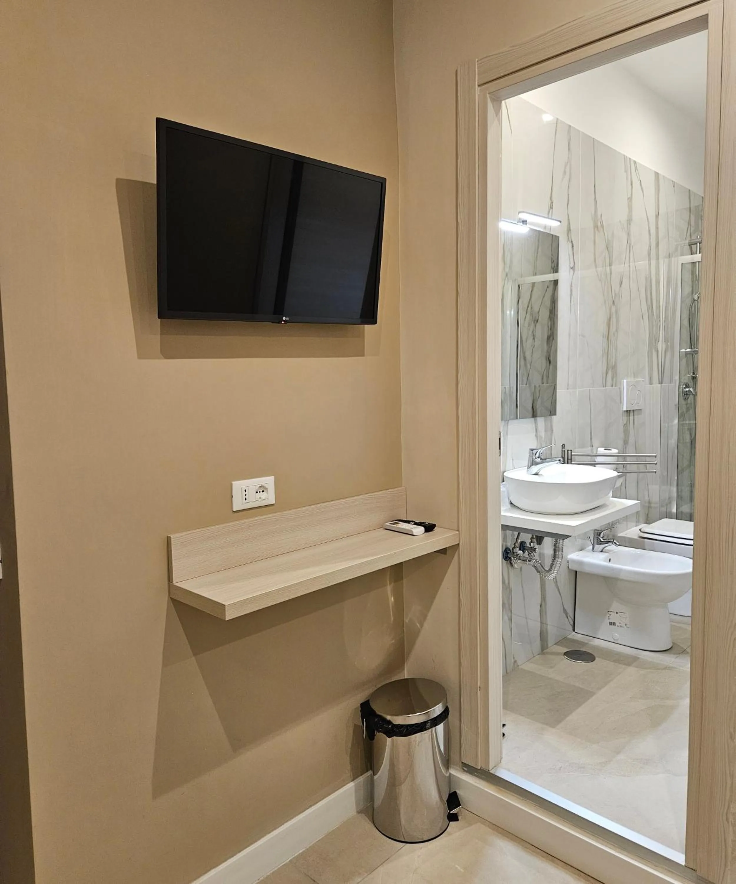 Bathroom in Hotel Mosaic Central Rome