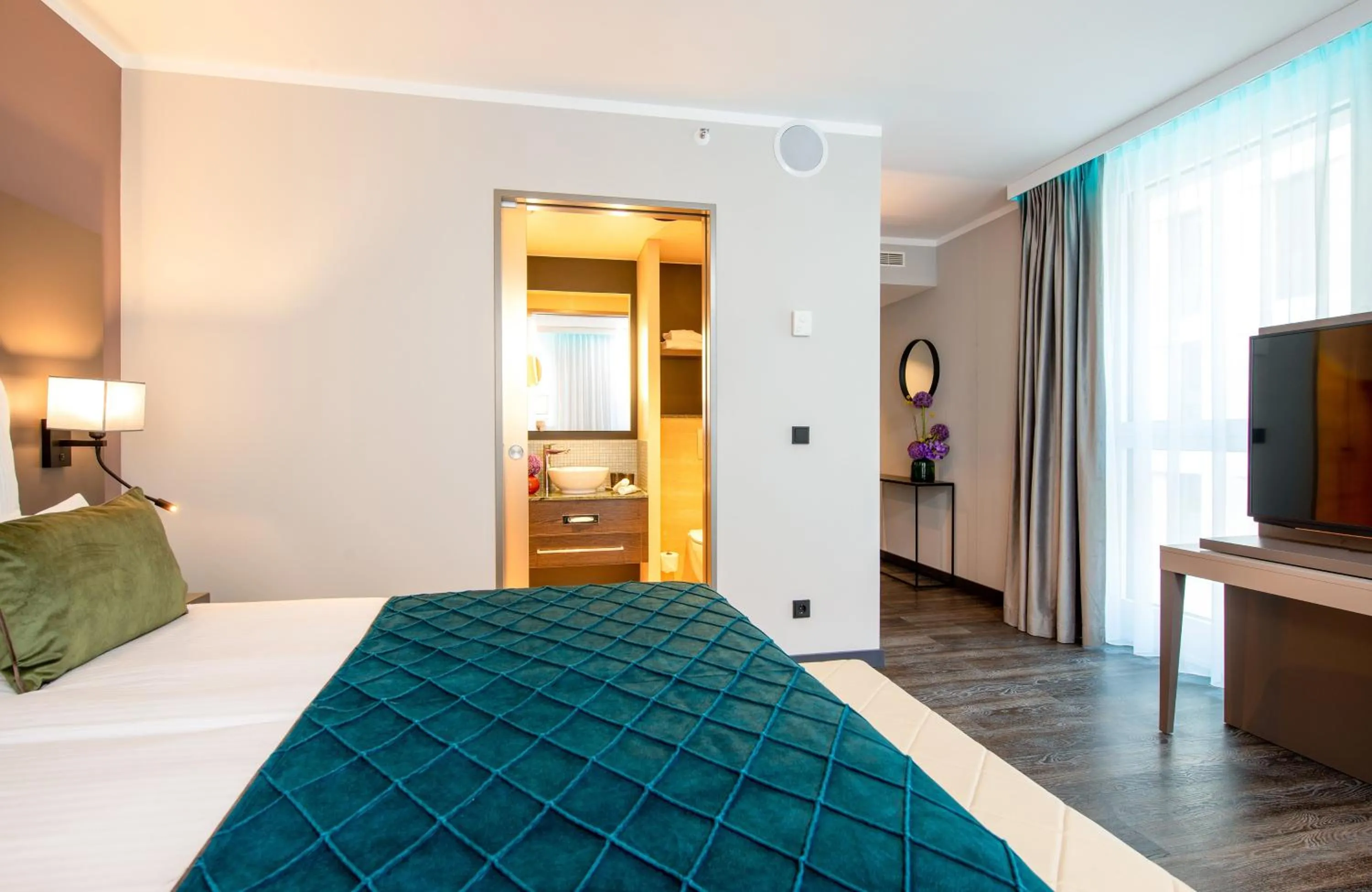 Photo of the whole room, Bed in Leonardo Royal Hotel Nürnberg