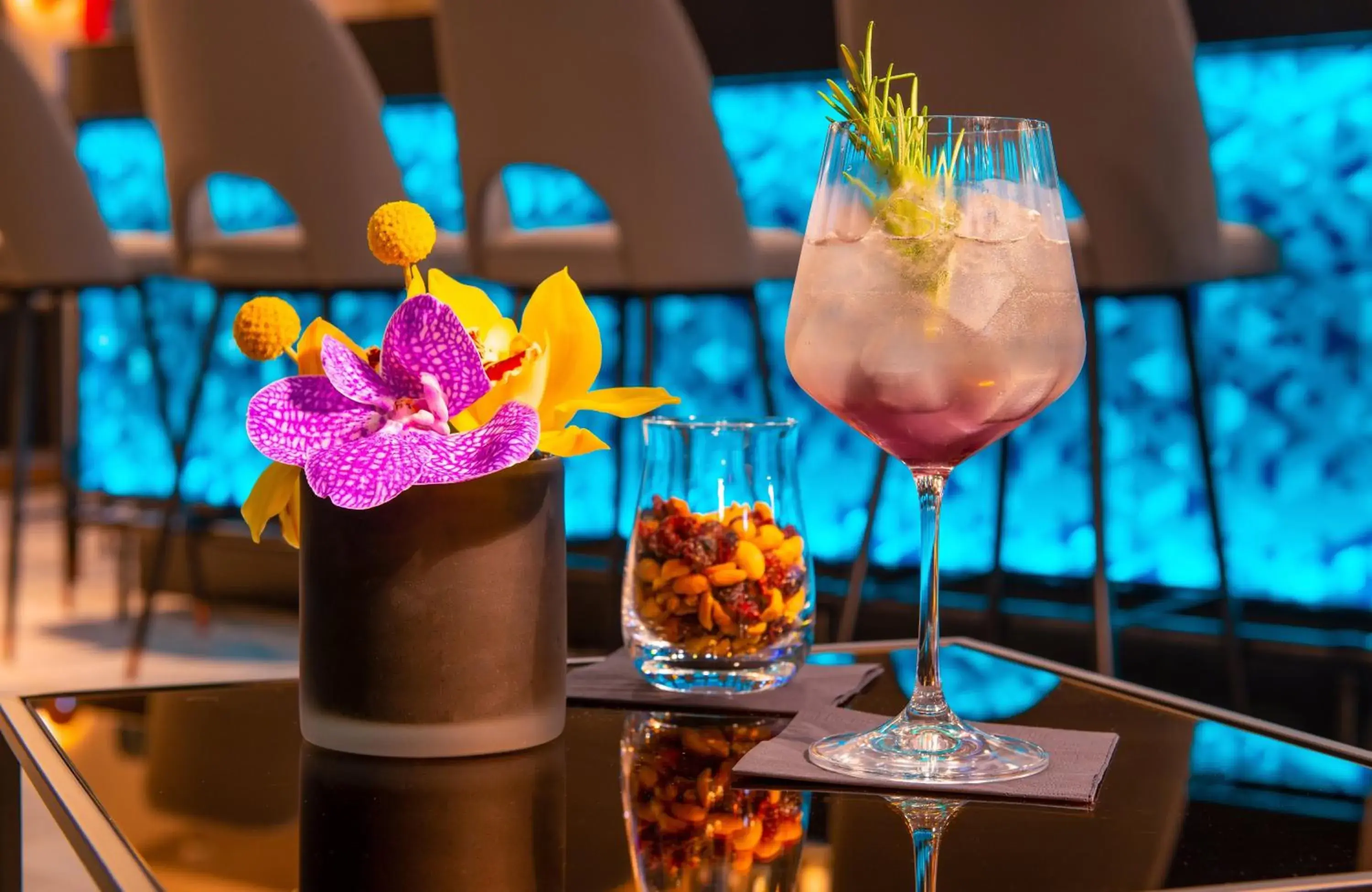 Lounge or bar in Leonardo Royal Hotel Nürnberg Lounge or bar in Leonardo Royal Hotel Nürnberg