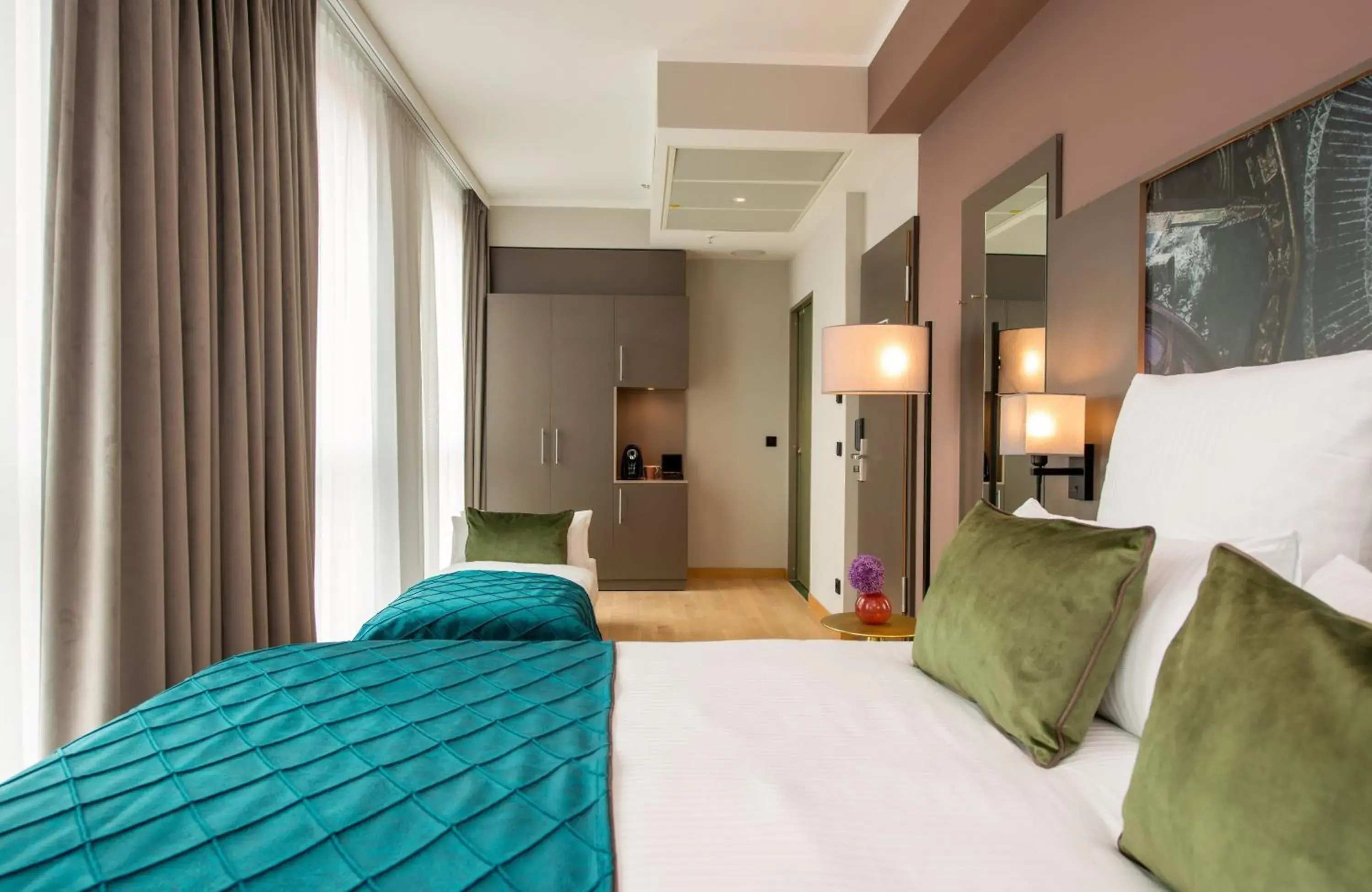 Deluxe Triple Room in Leonardo Royal Hotel Nürnberg Deluxe Triple Room in Leonardo Royal Hotel Nürnberg