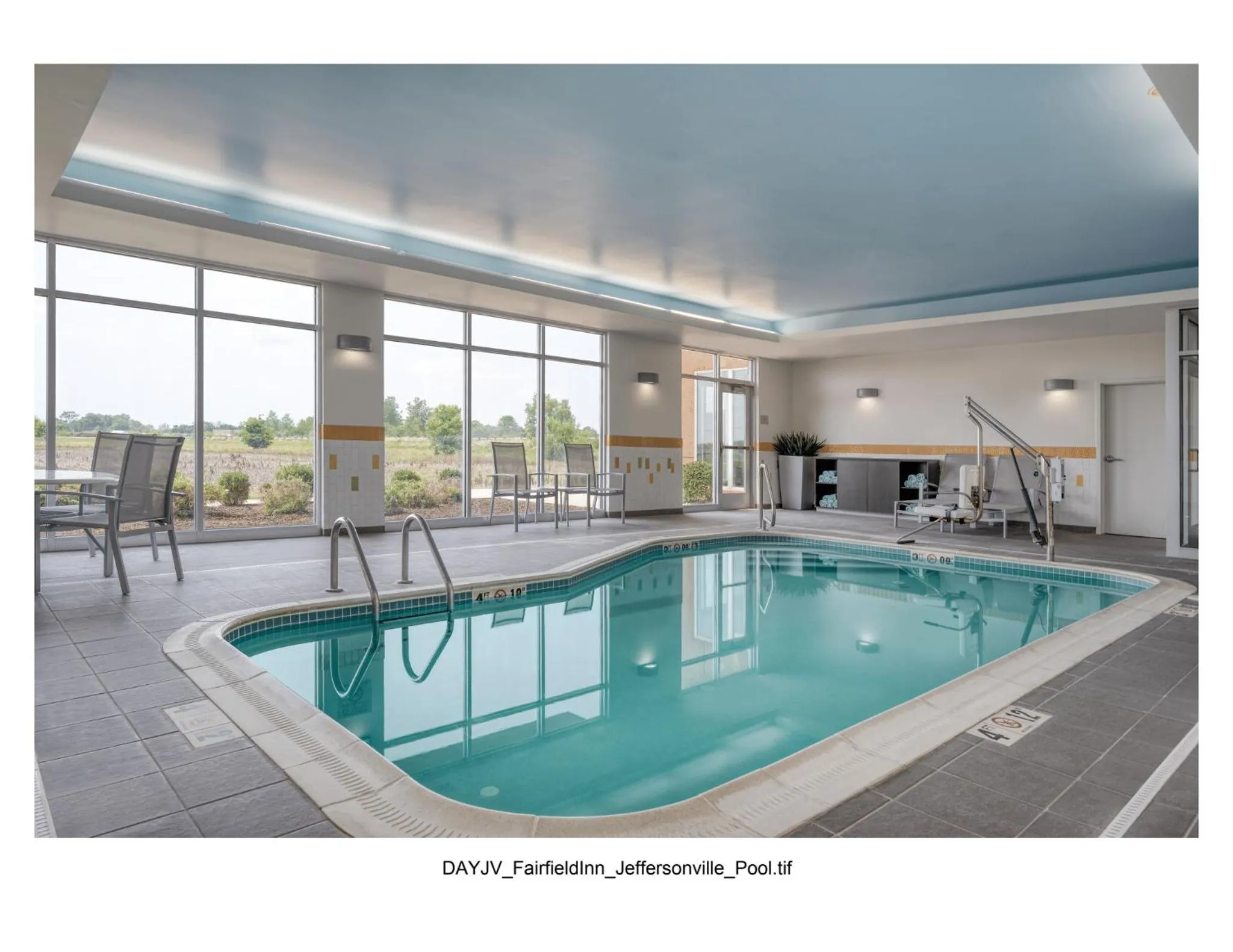 Swimming pool in Fairfield Inn & Suites by Marriott Jeffersonville I-71