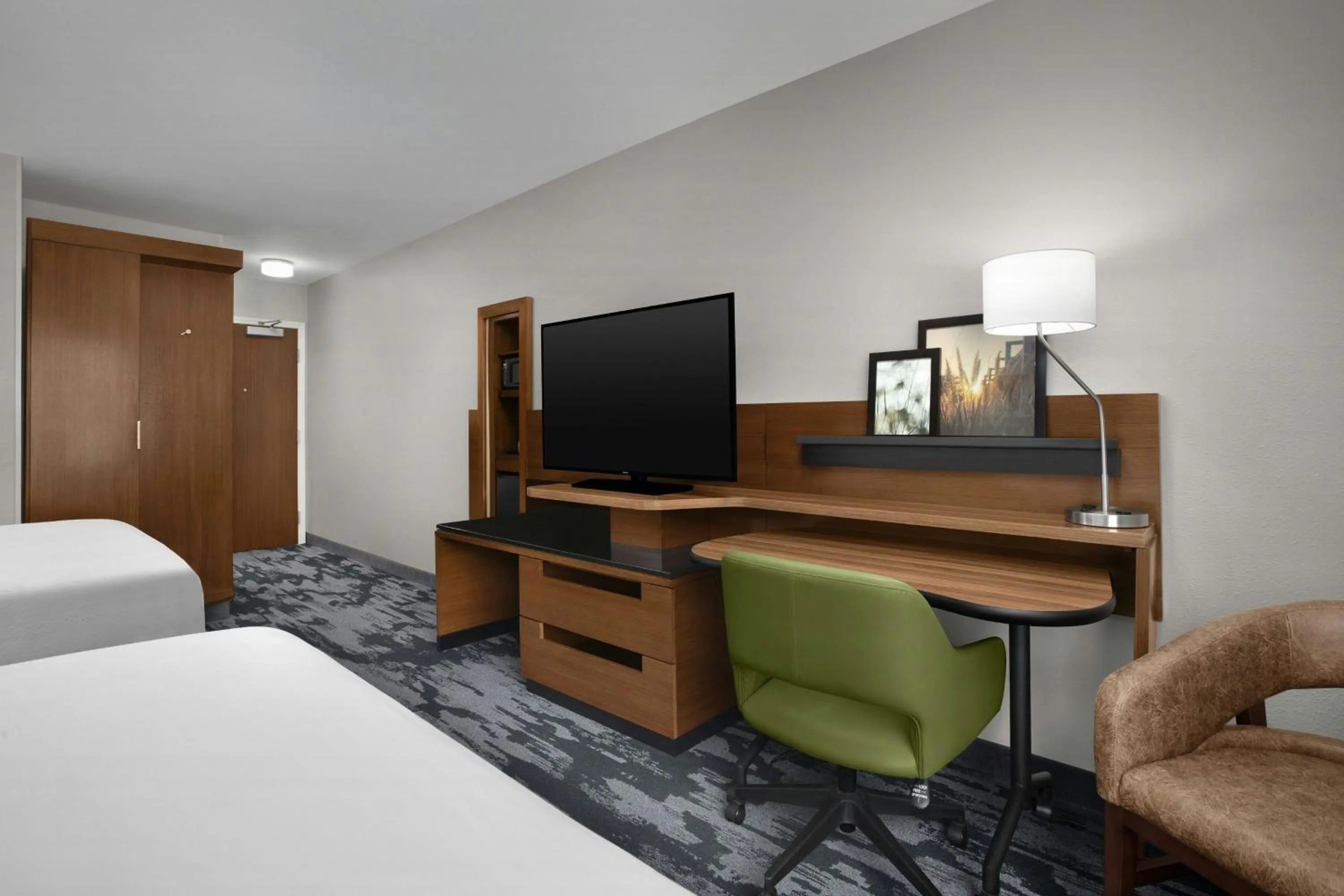 Photo of the whole room, Bed in Fairfield Inn & Suites by Marriott Jeffersonville I-71