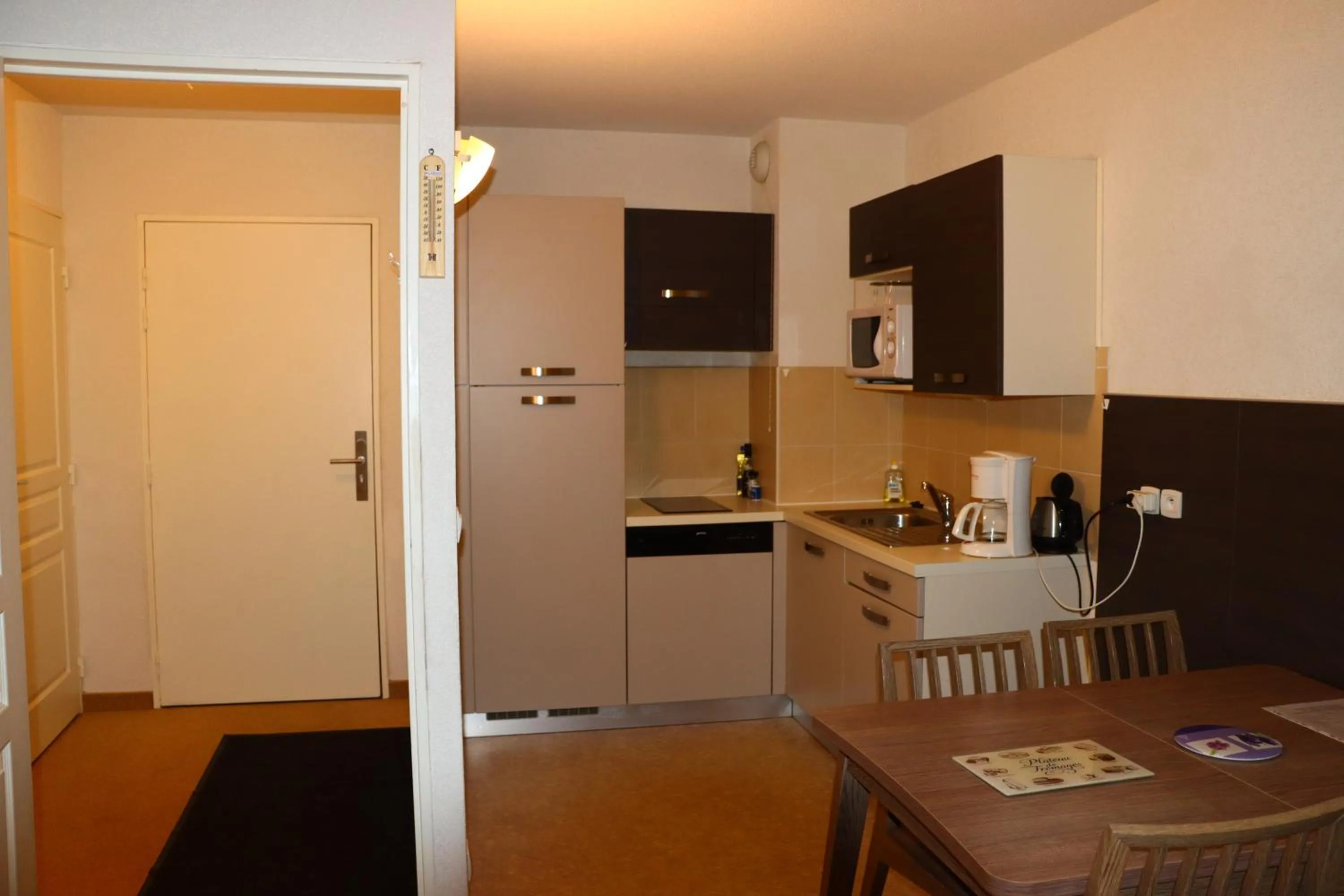 Kitchen or kitchenette in Residence VAL DAZUR VALBERG 2 PIECES