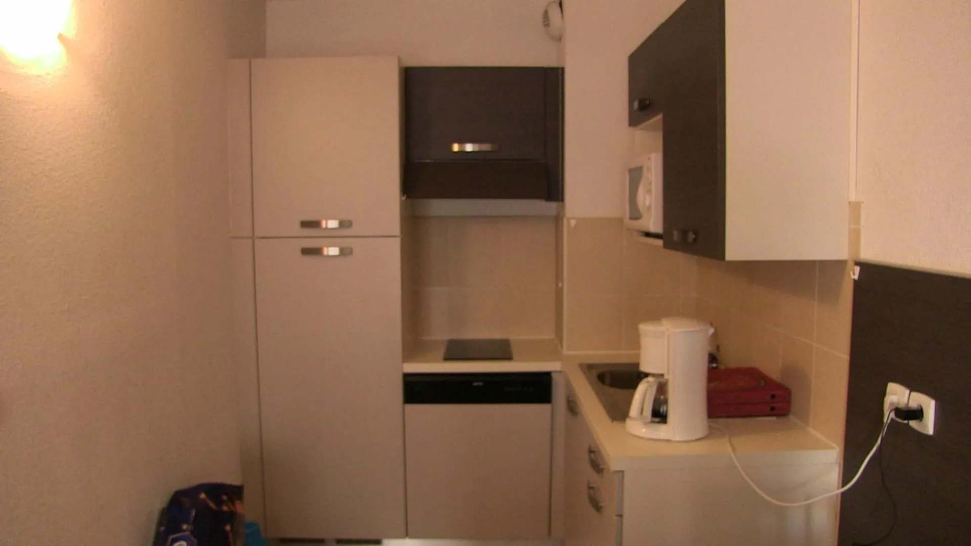 Kitchen or kitchenette in Residence VAL DAZUR VALBERG 2 PIECES
