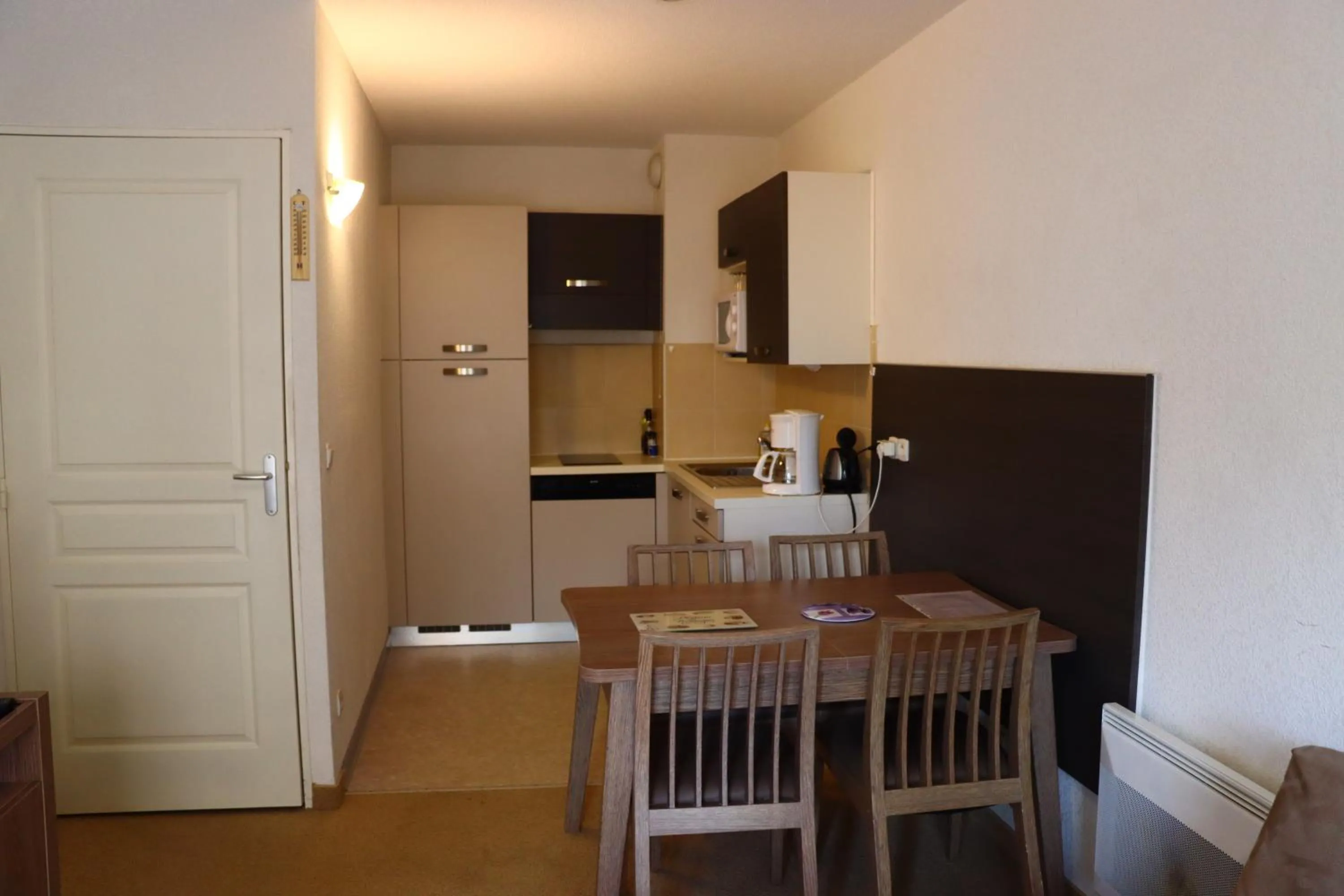 Kitchen or kitchenette in Residence VAL DAZUR VALBERG 2 PIECES
