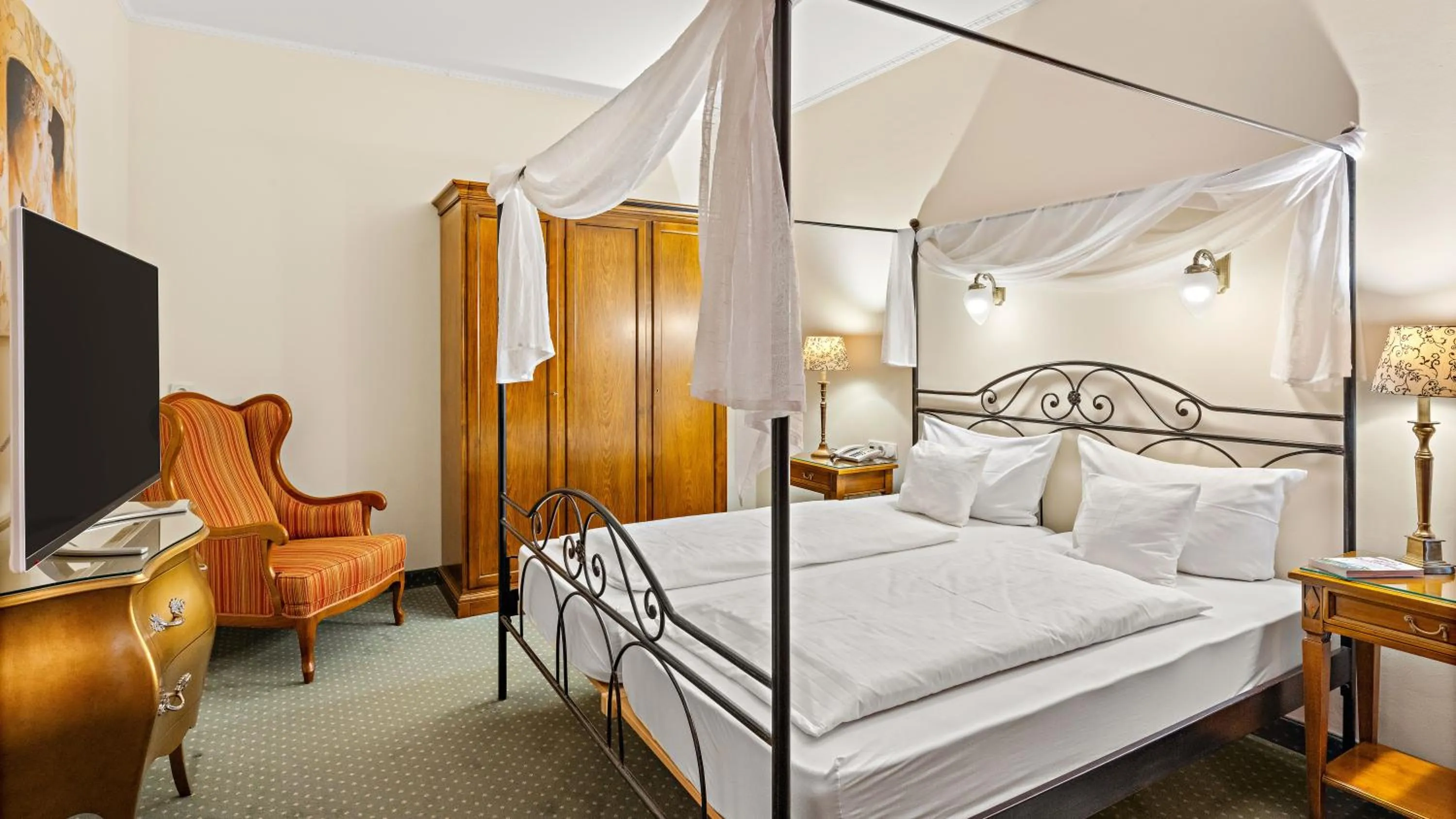 Bedroom, Bed in Seehotel Mühlenhaus