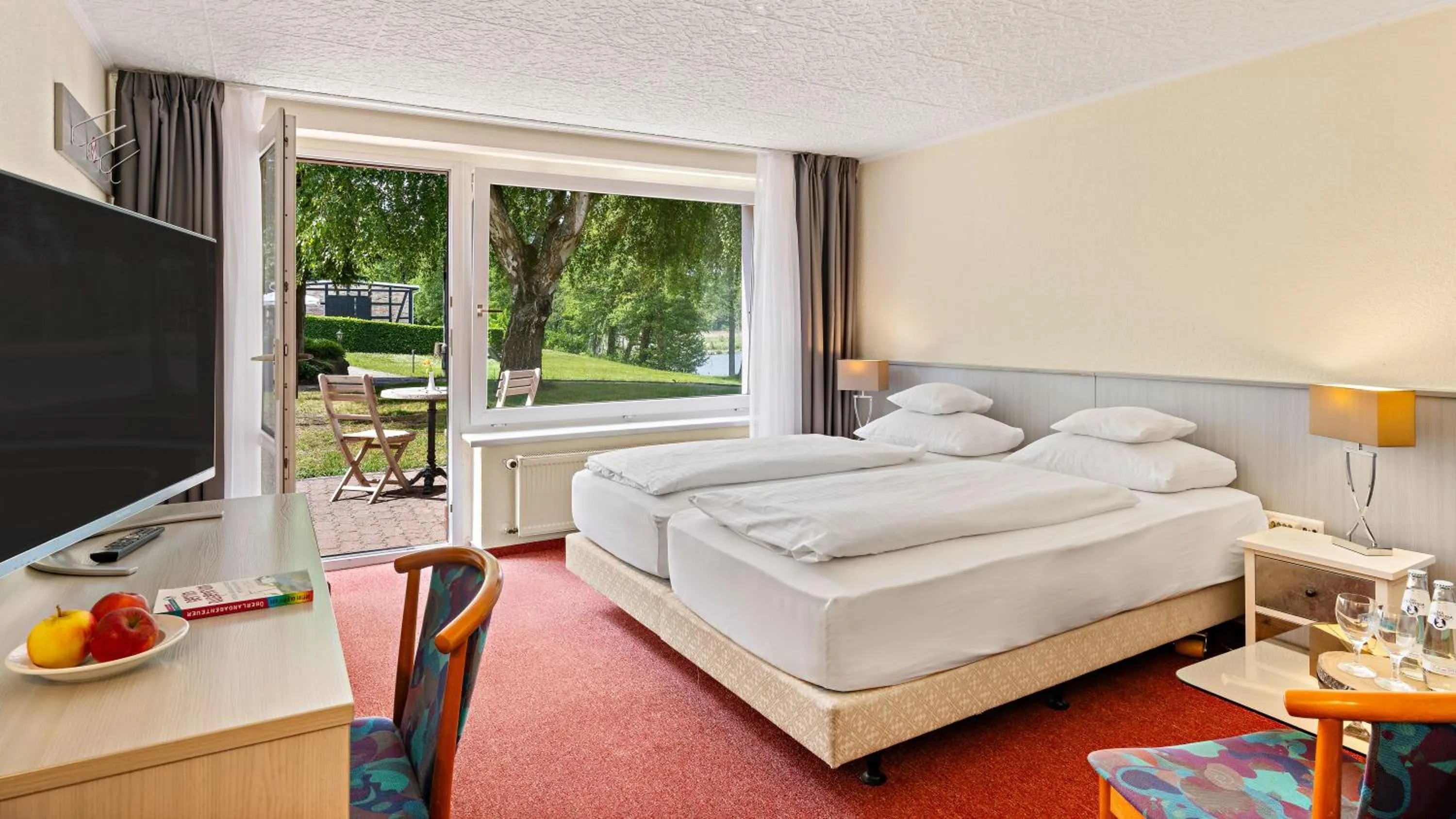 Photo of the whole room, Bed in Seehotel Mühlenhaus