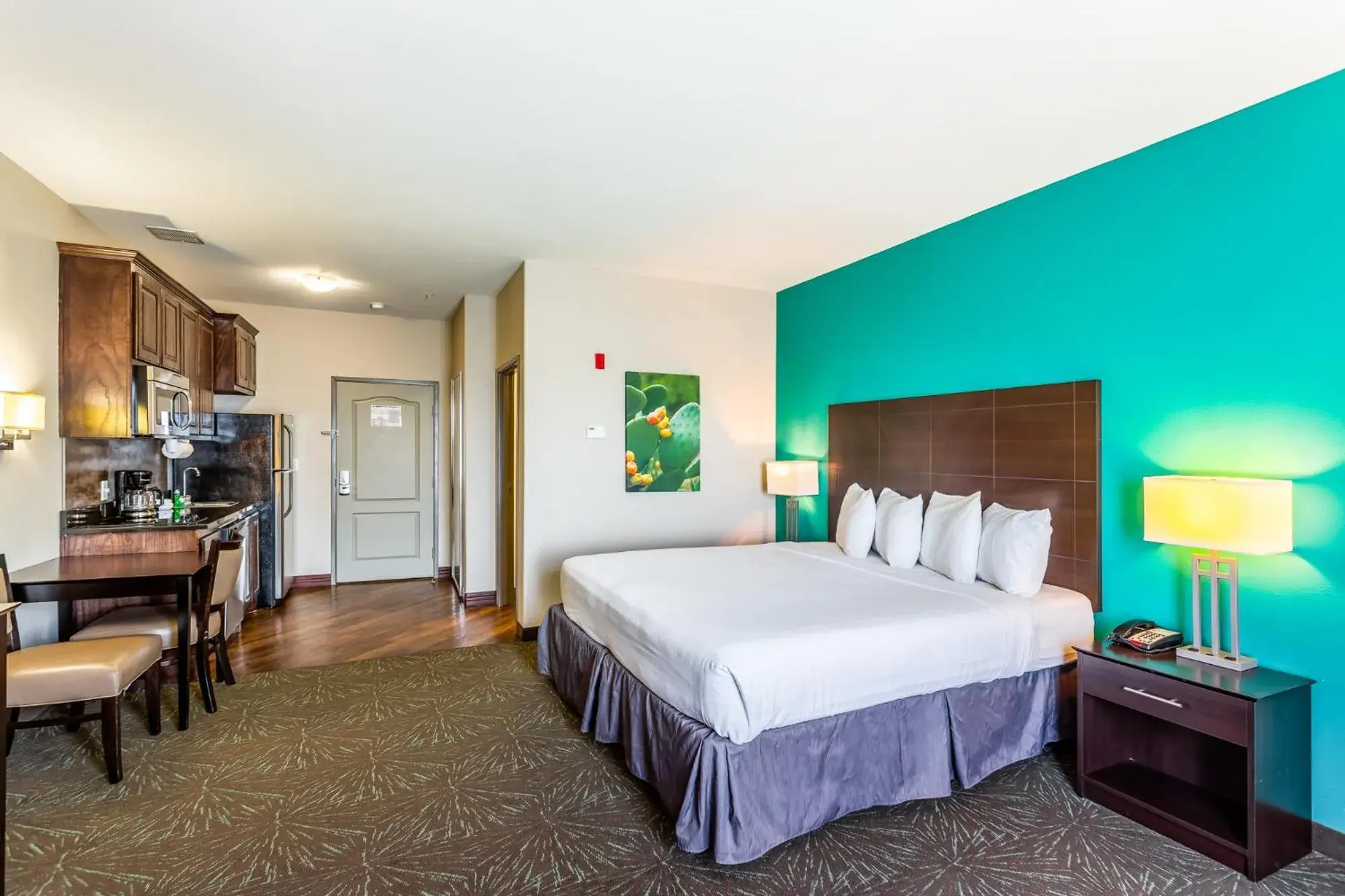 Restaurant/places to eat, Bed in Baymont by Wyndham Andrews TX Restaurant/places to eat, Bed in Baymont by Wyndham Andrews TX