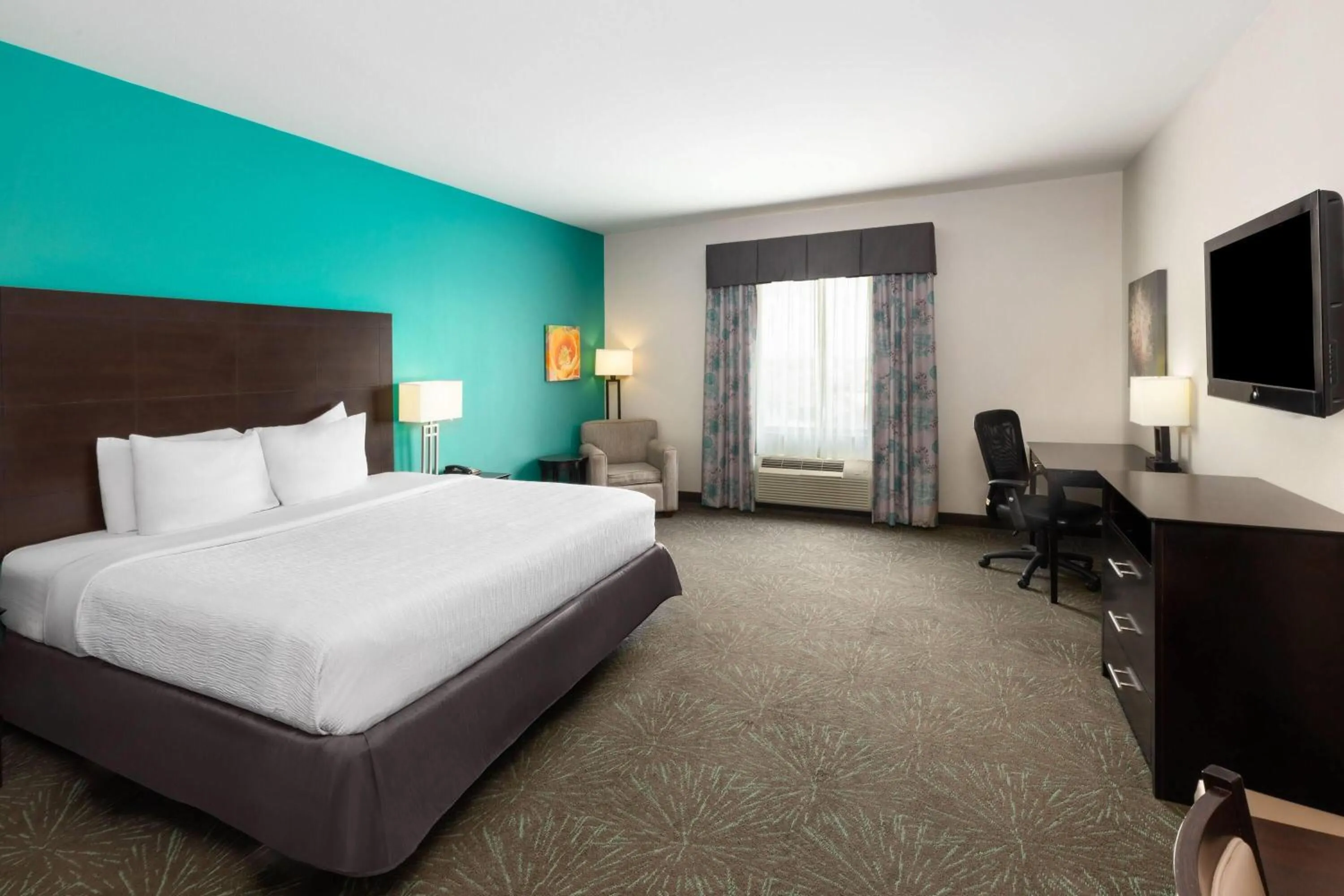 Photo of the whole room, Bed in Baymont by Wyndham Andrews TX