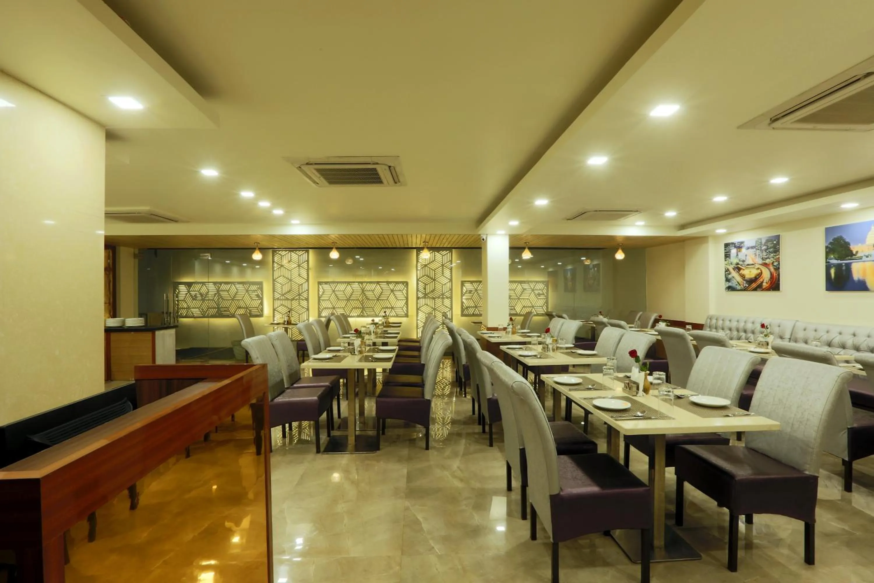 Restaurant/places to eat in Hotel Omega - Gurgaon Central, Sec 45