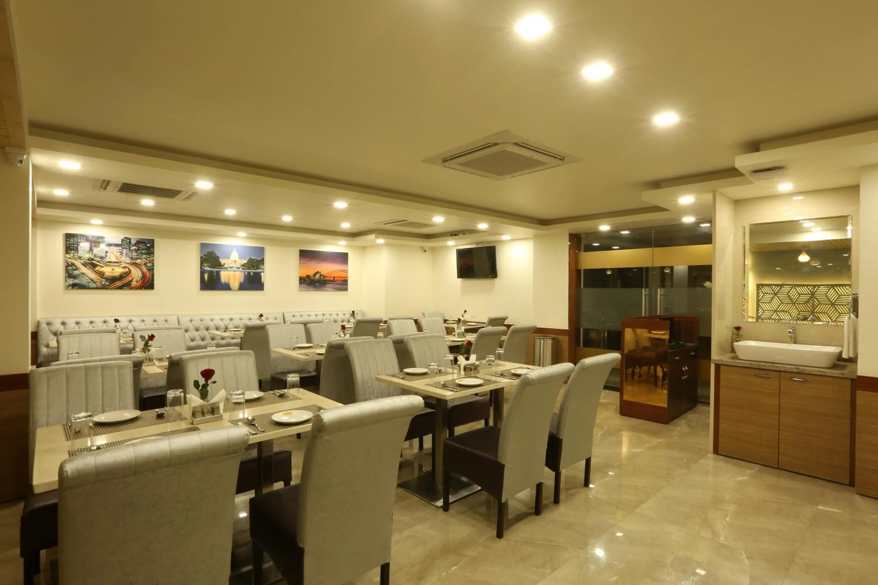 Restaurant/places to eat in Hotel Omega - Gurgaon Central, Sec 45