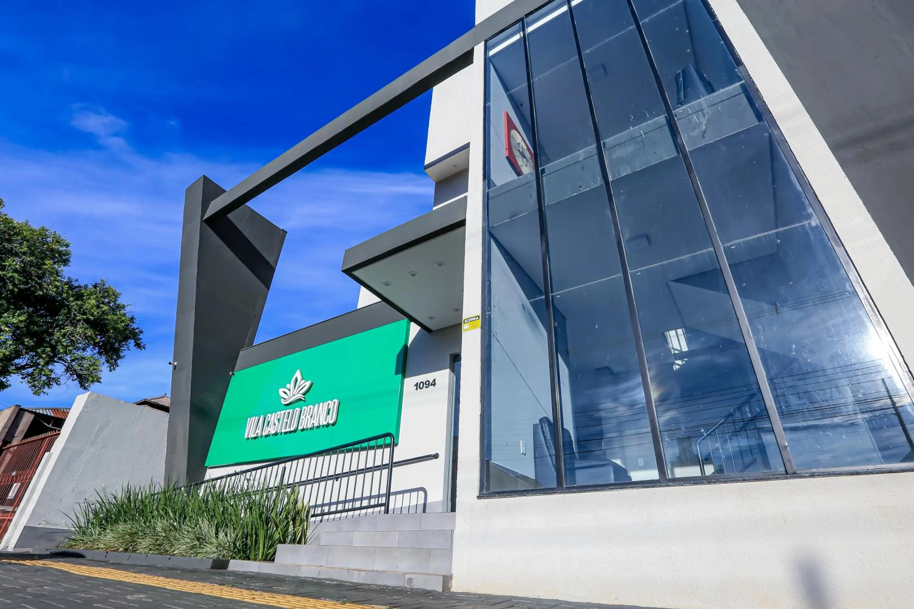 Facade/entrance in Vila Castelo Residencial no Centro de Foz