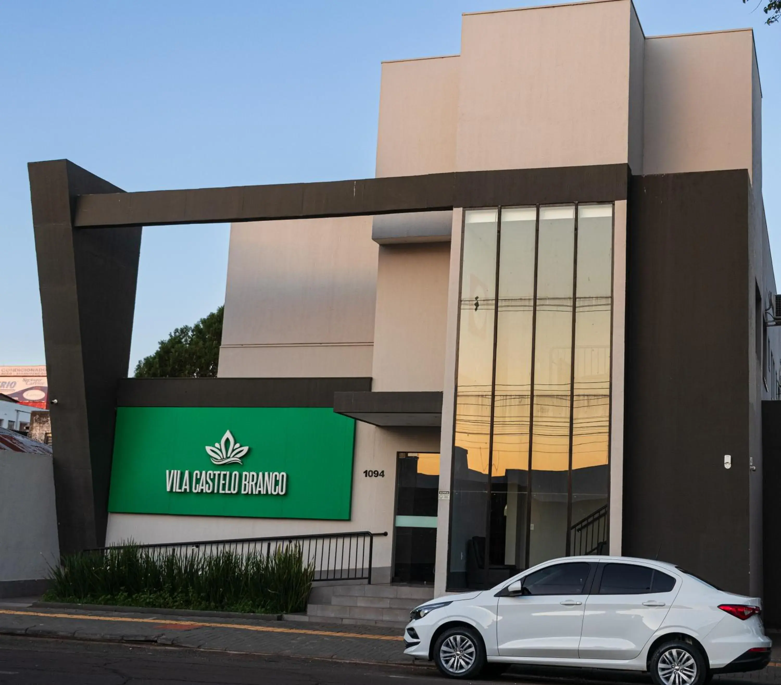 Facade/entrance in Vila Castelo Residencial no Centro de Foz Facade/entrance in Vila Castelo Residencial no Centro de Foz