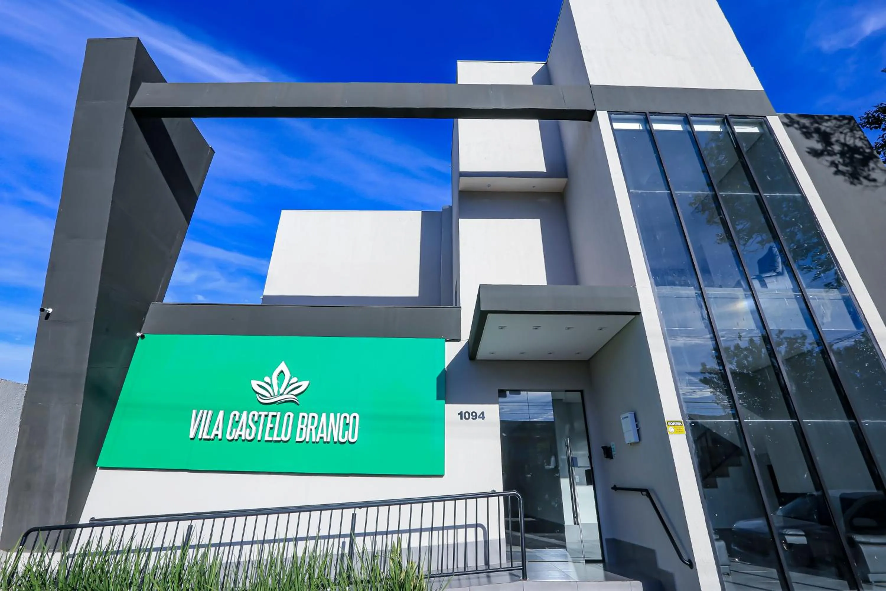 Facade/entrance in Vila Castelo Residencial no Centro de Foz