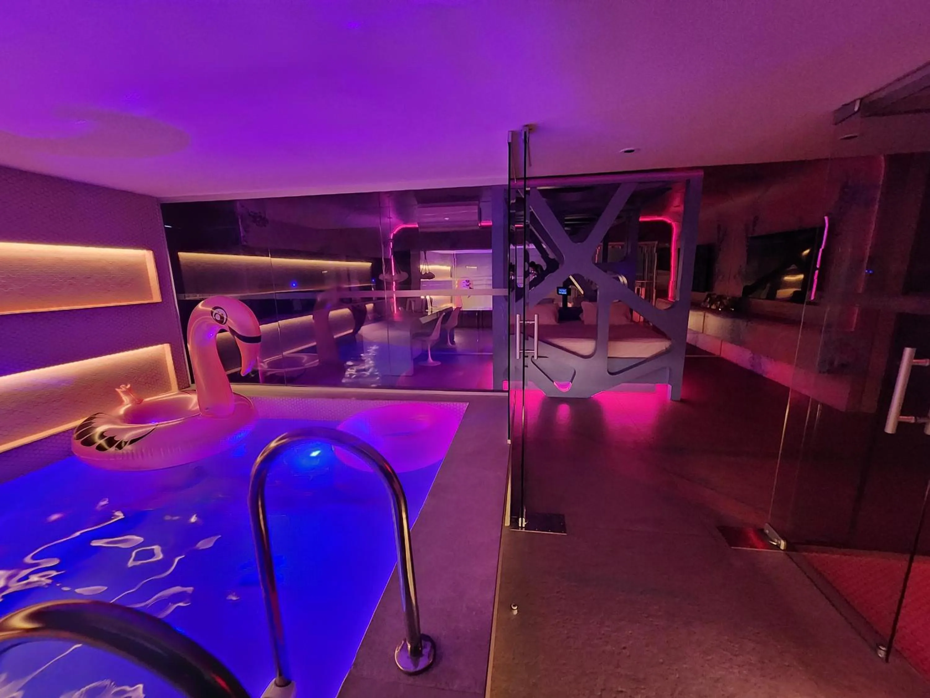 Photo of the whole room in Lush Motel Ipiranga