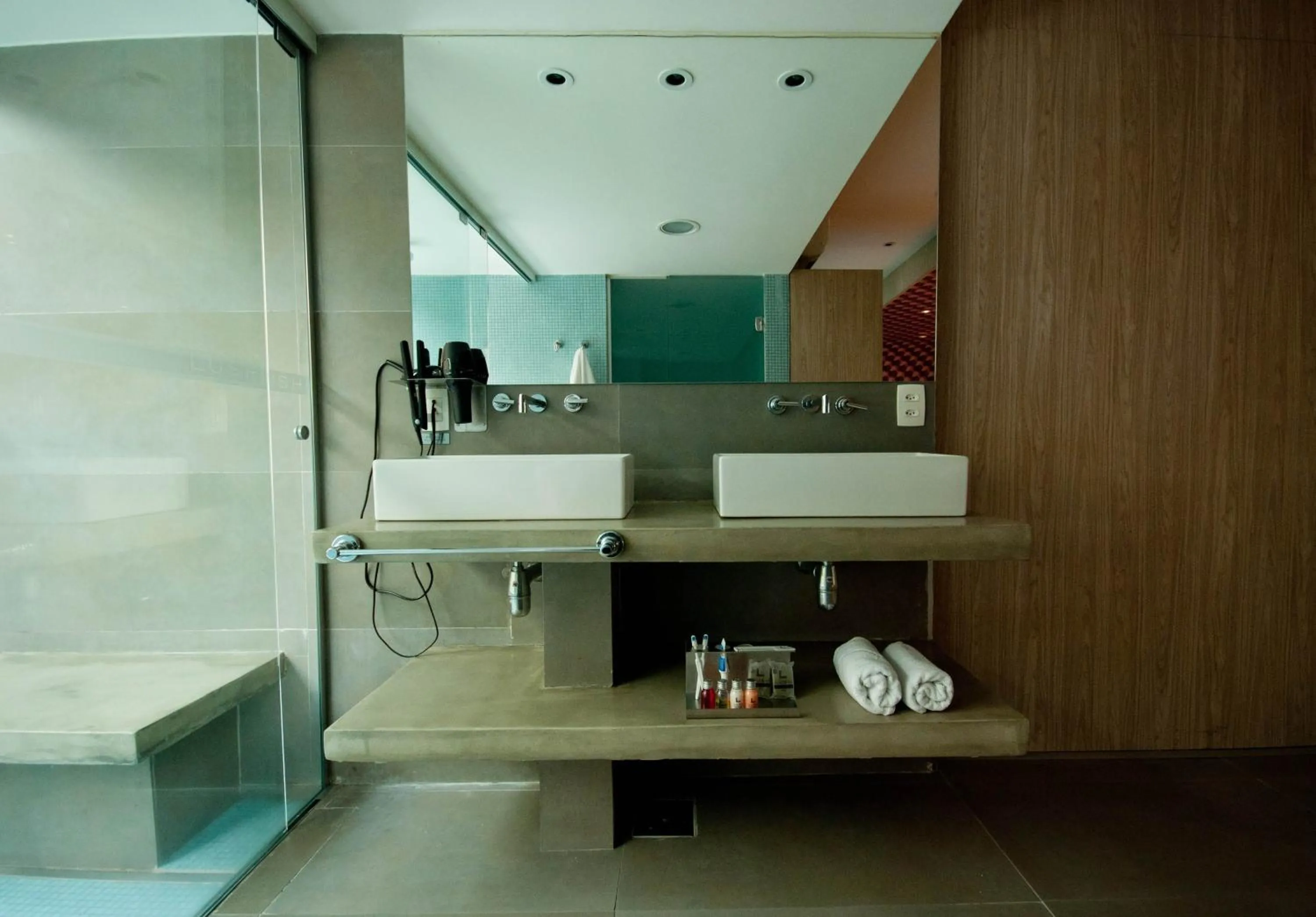 Toilet in Lush Motel Ipiranga