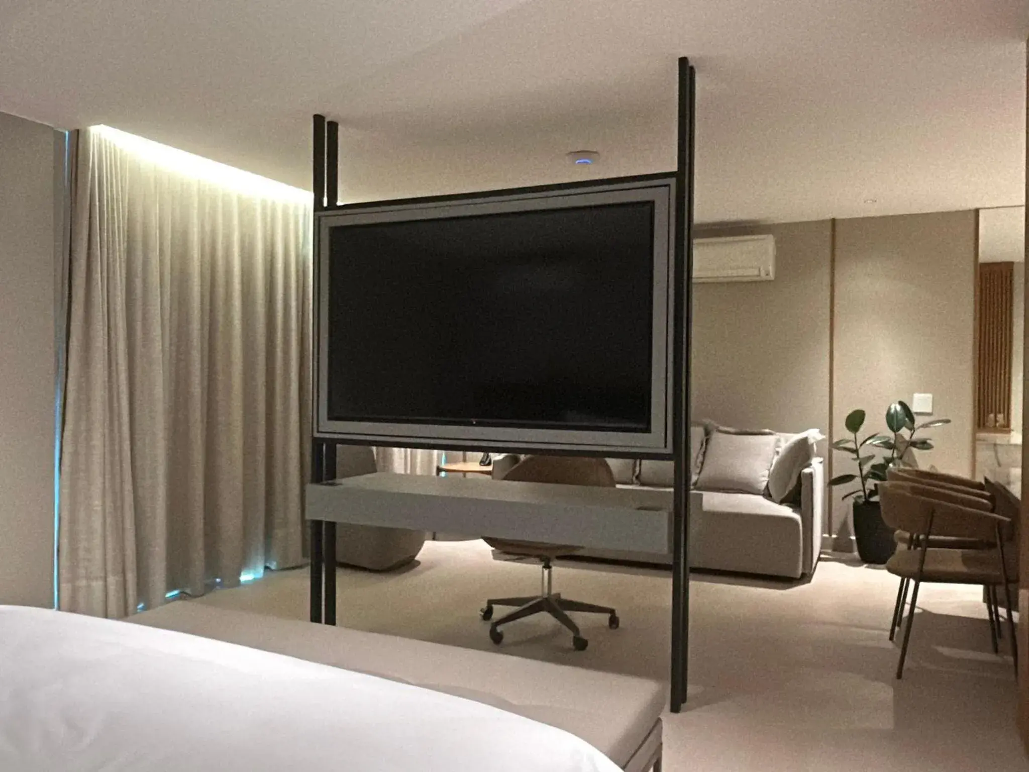 TV and multimedia, Bed in Jade Hotel Brasília TV and multimedia, Bed in Jade Hotel Brasília