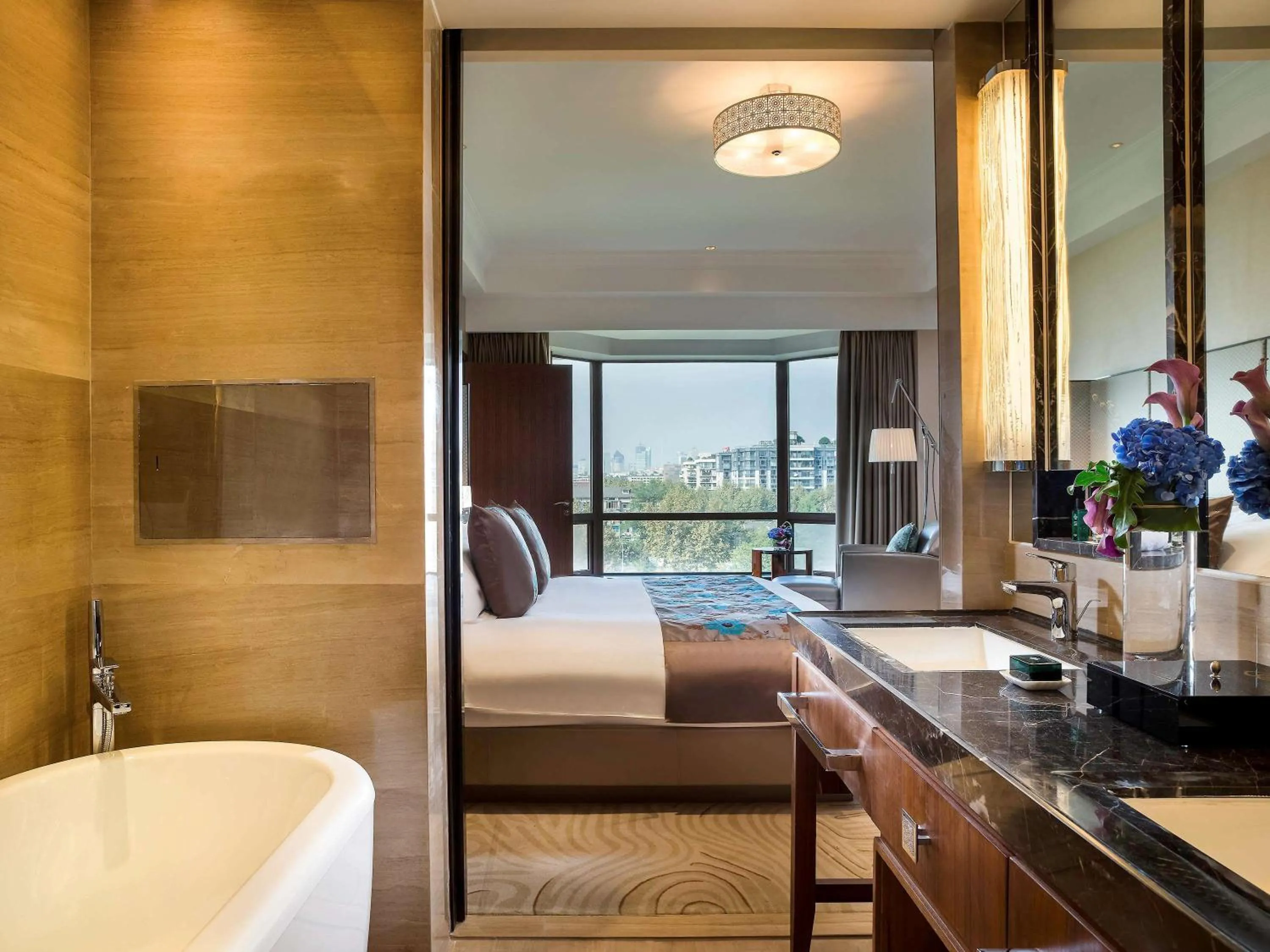 Bedroom in Sofitel Hangzhou Westlake - Few steps to West Lake, with panoramic lake view terrace