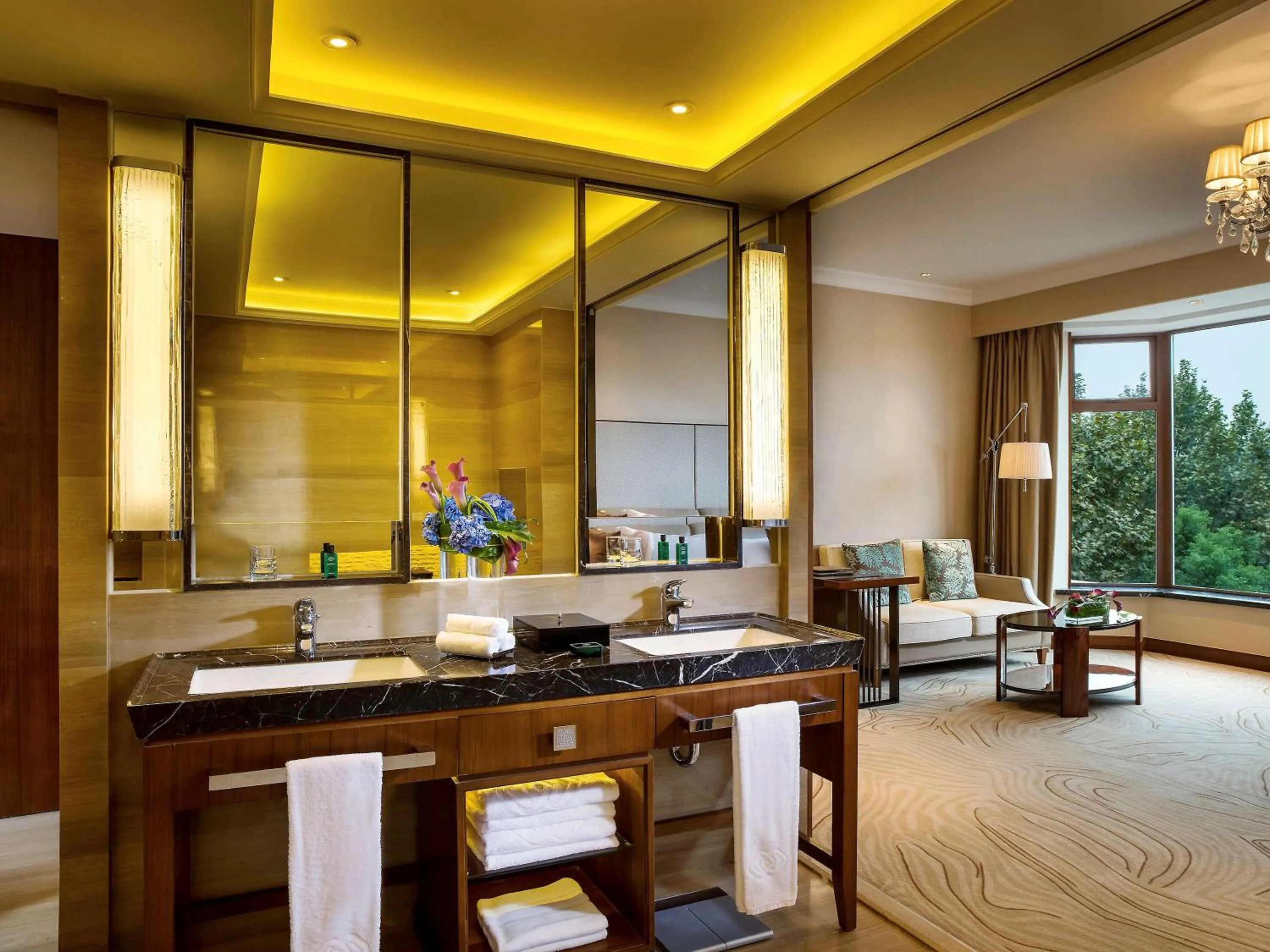 Photo of the whole room in Sofitel Hangzhou Westlake - Few steps to West Lake, with panoramic lake view terrace