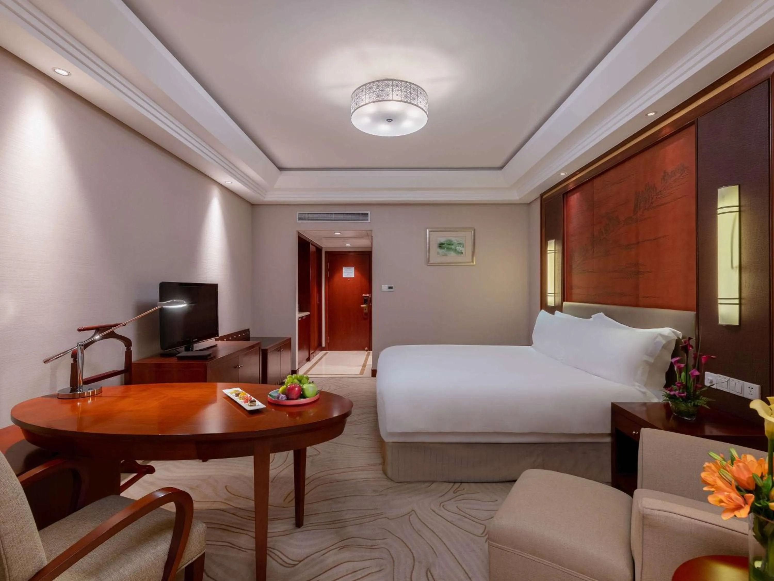 Bedroom, Bed in Sofitel Hangzhou Westlake - Few steps to West Lake, with panoramic lake view terrace