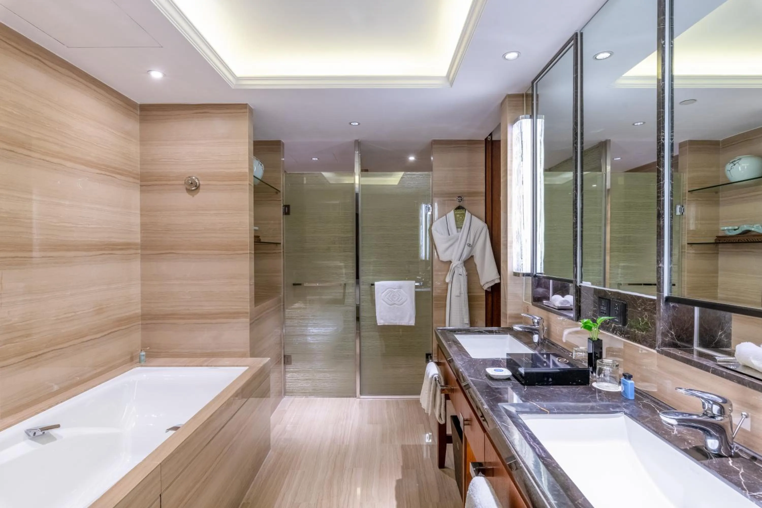 Toilet in Sofitel Hangzhou Westlake - Few steps to West Lake, with panoramic lake view terrace