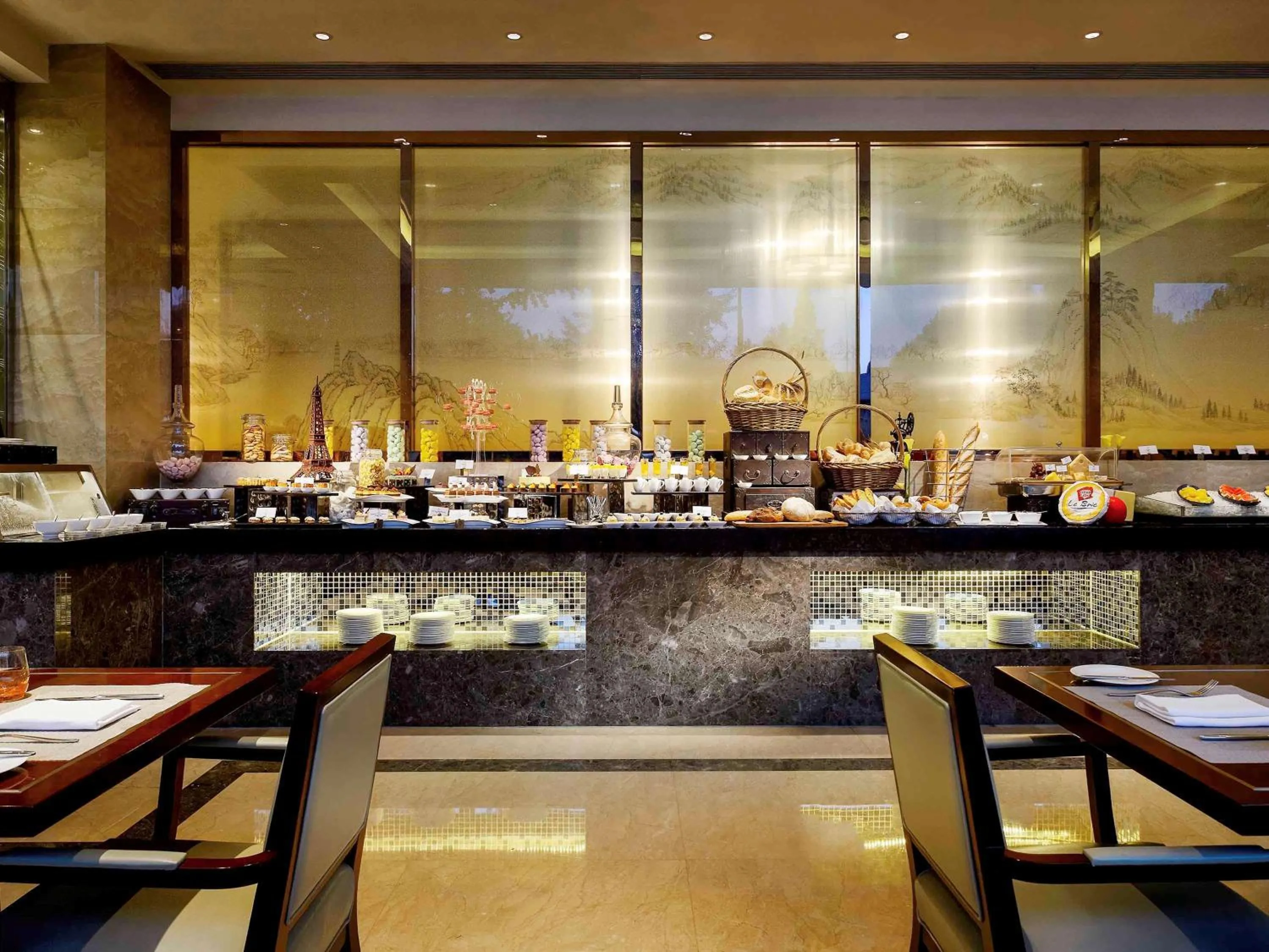 Restaurant/places to eat in Sofitel Hangzhou Westlake - Few steps to West Lake, with panoramic lake view terrace