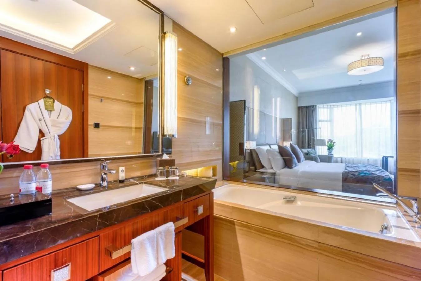 Photo of the whole room in Sofitel Hangzhou Westlake - Few steps to West Lake, with panoramic lake view terrace