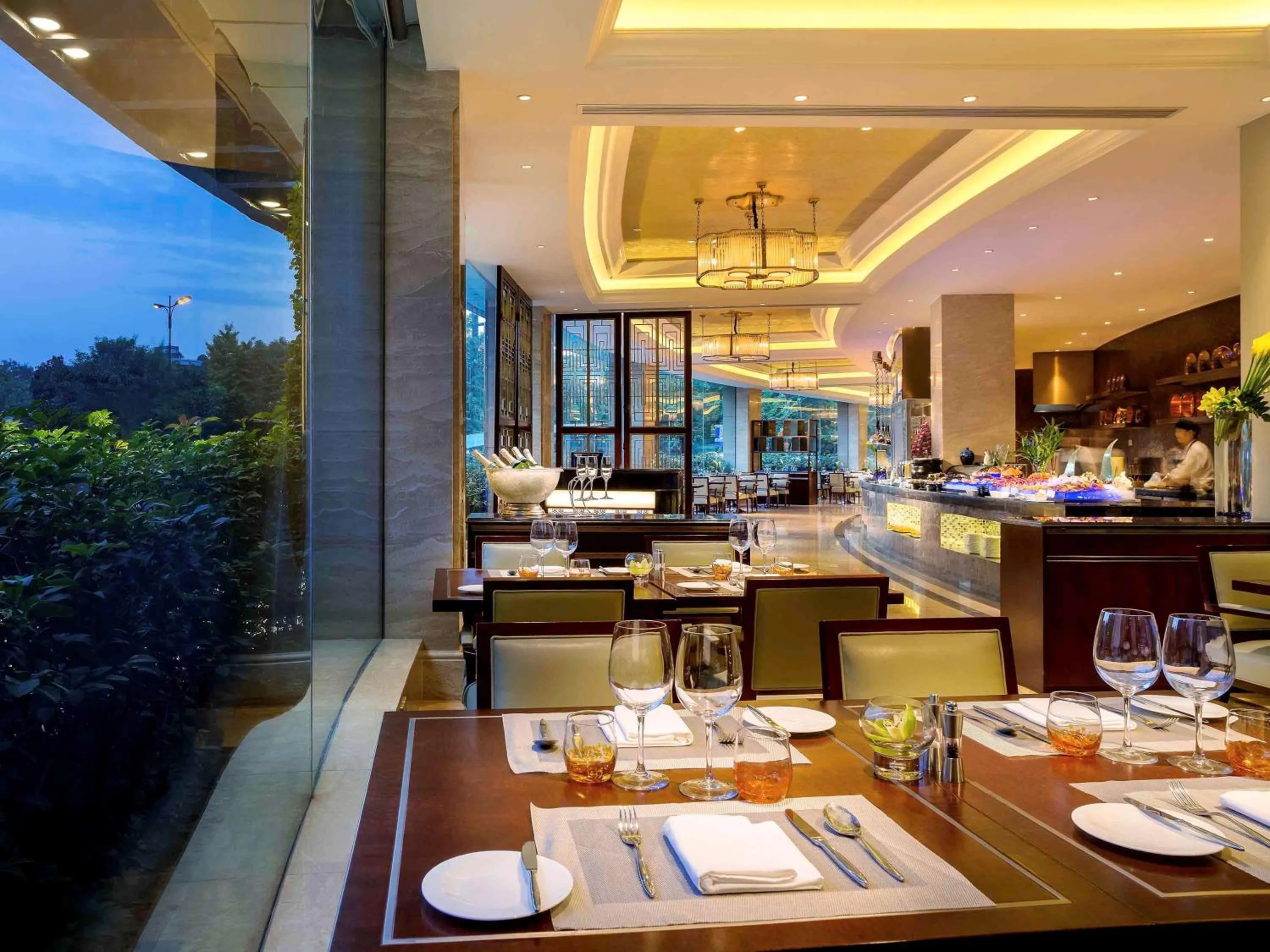 Restaurant/places to eat in Sofitel Hangzhou Westlake - Few steps to West Lake, with panoramic lake view terrace