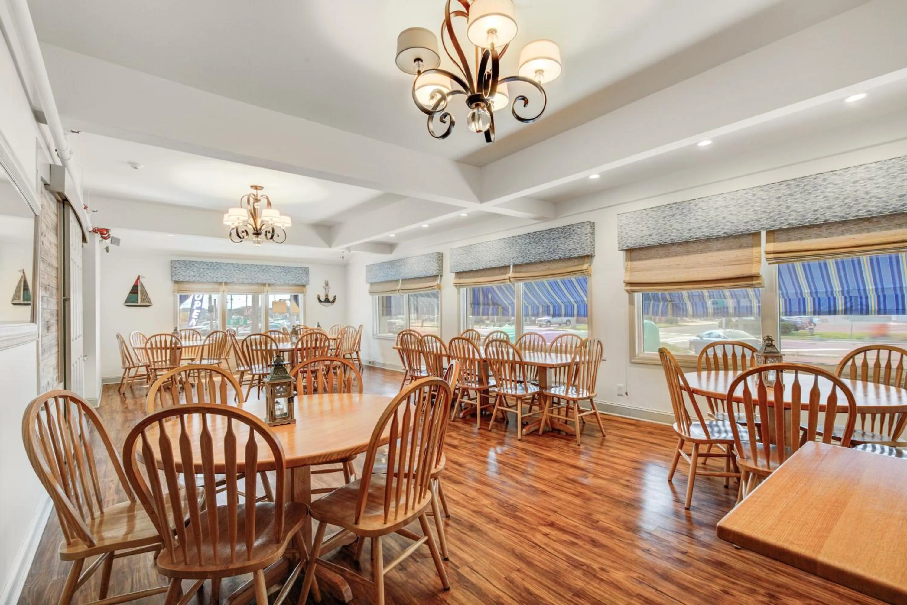 Restaurant/places to eat in Surf City Hotel