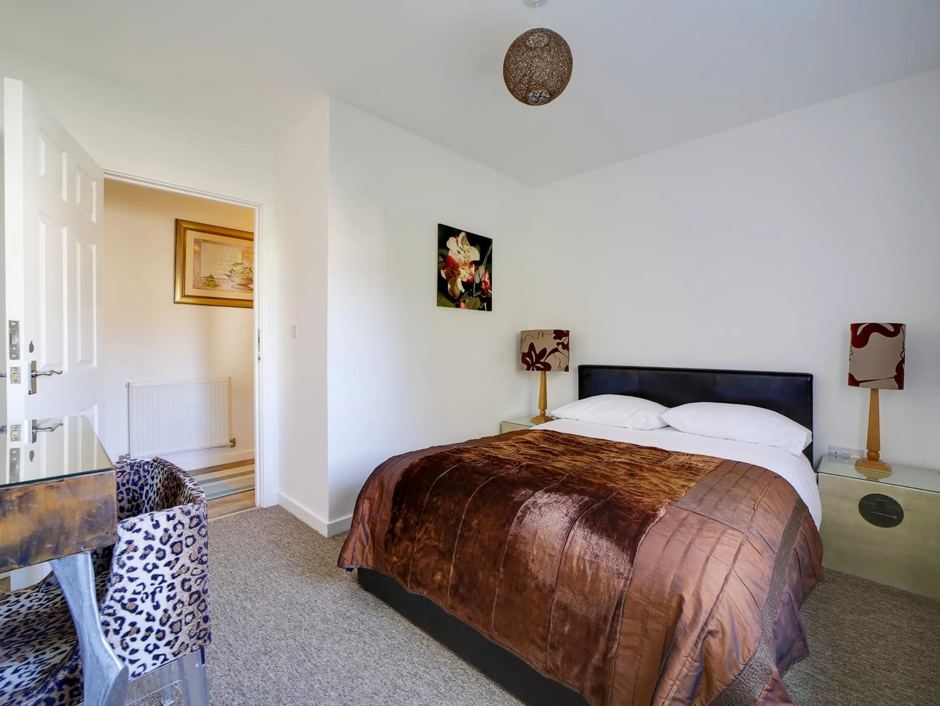 Bedroom, Bed in Wheel Water Collections