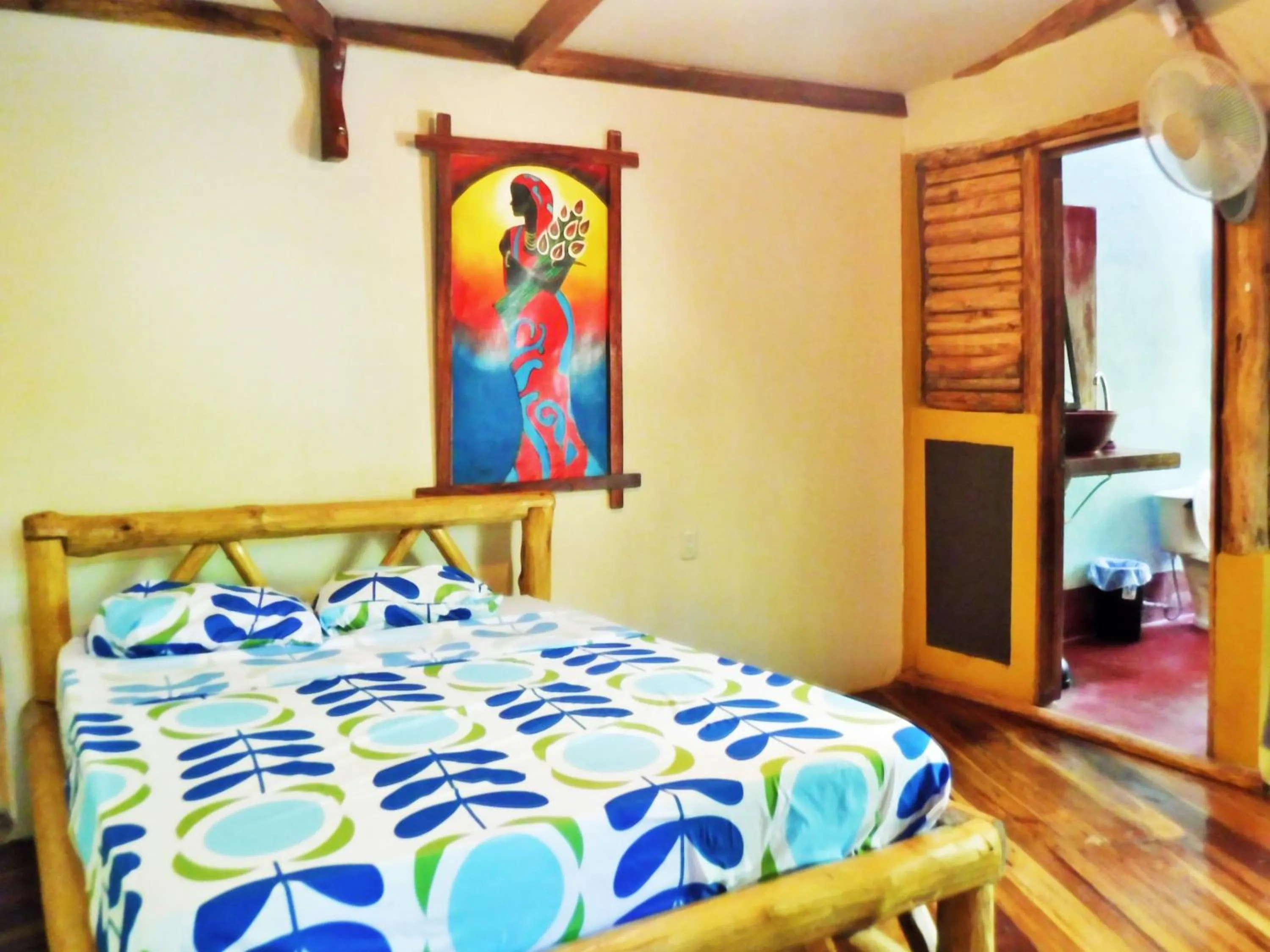 Large Double Room - single occupancy in Se Ua
