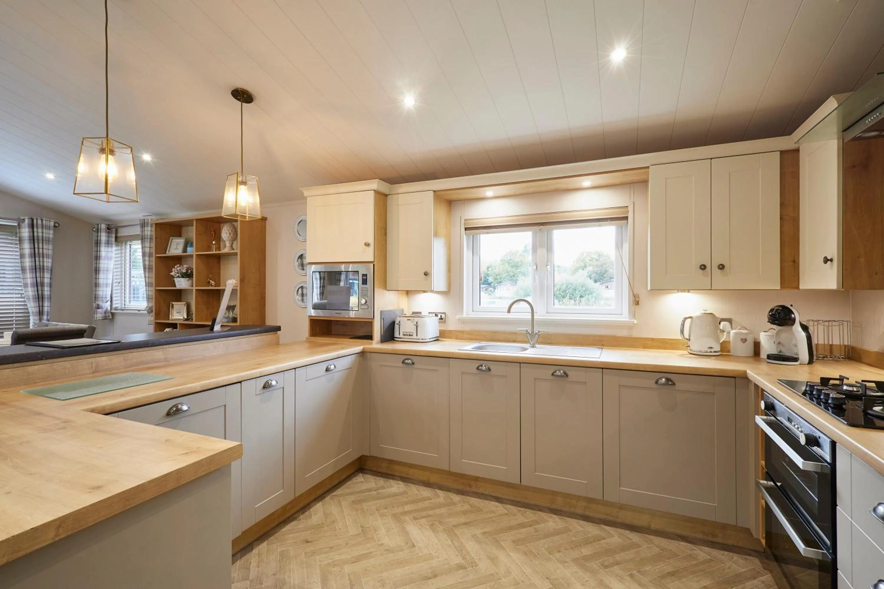 Kitchen or kitchenette in Kinship Lodge with Hot Tub
