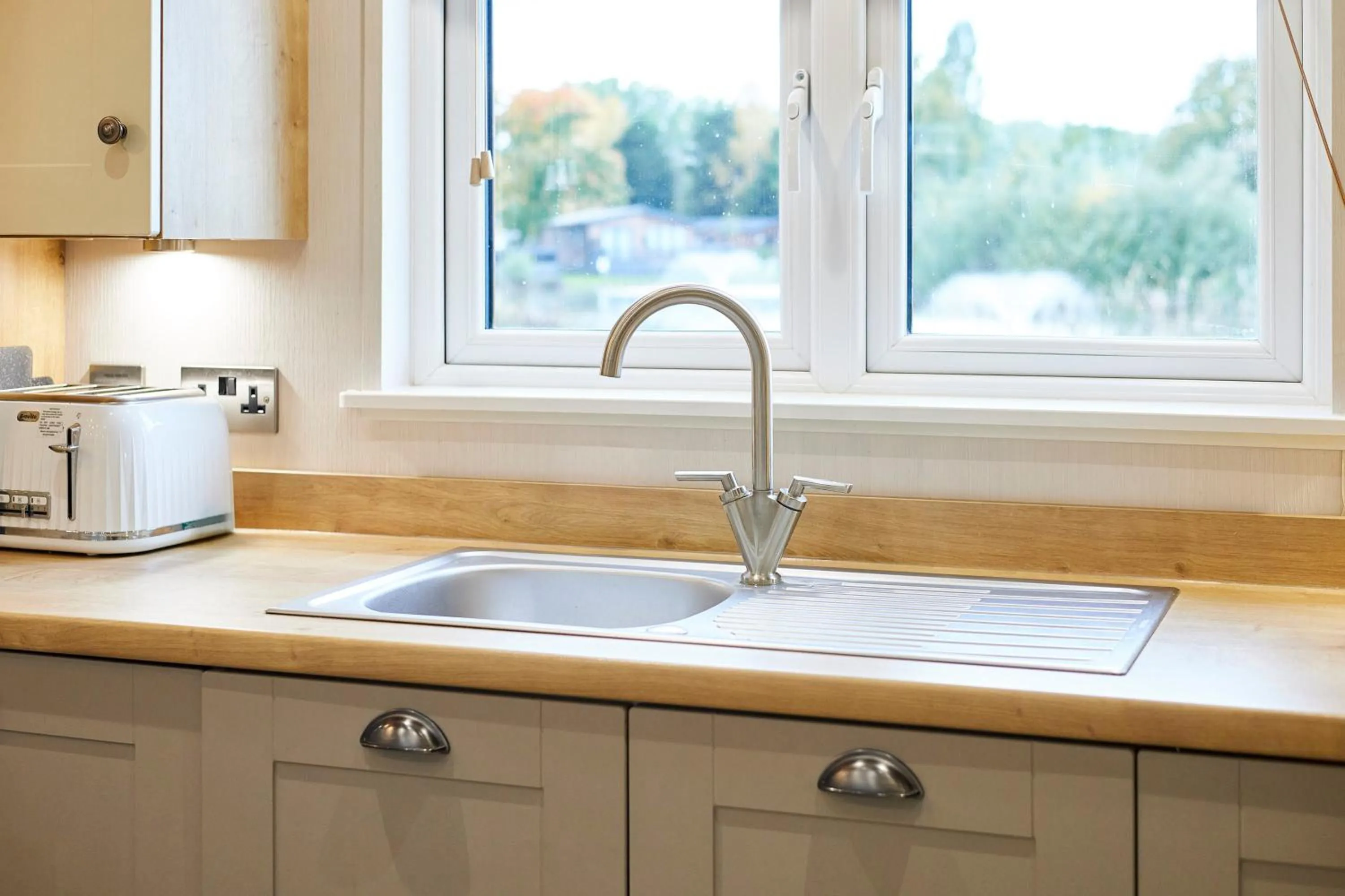 dishwasher in Kinship Lodge with Hot Tub