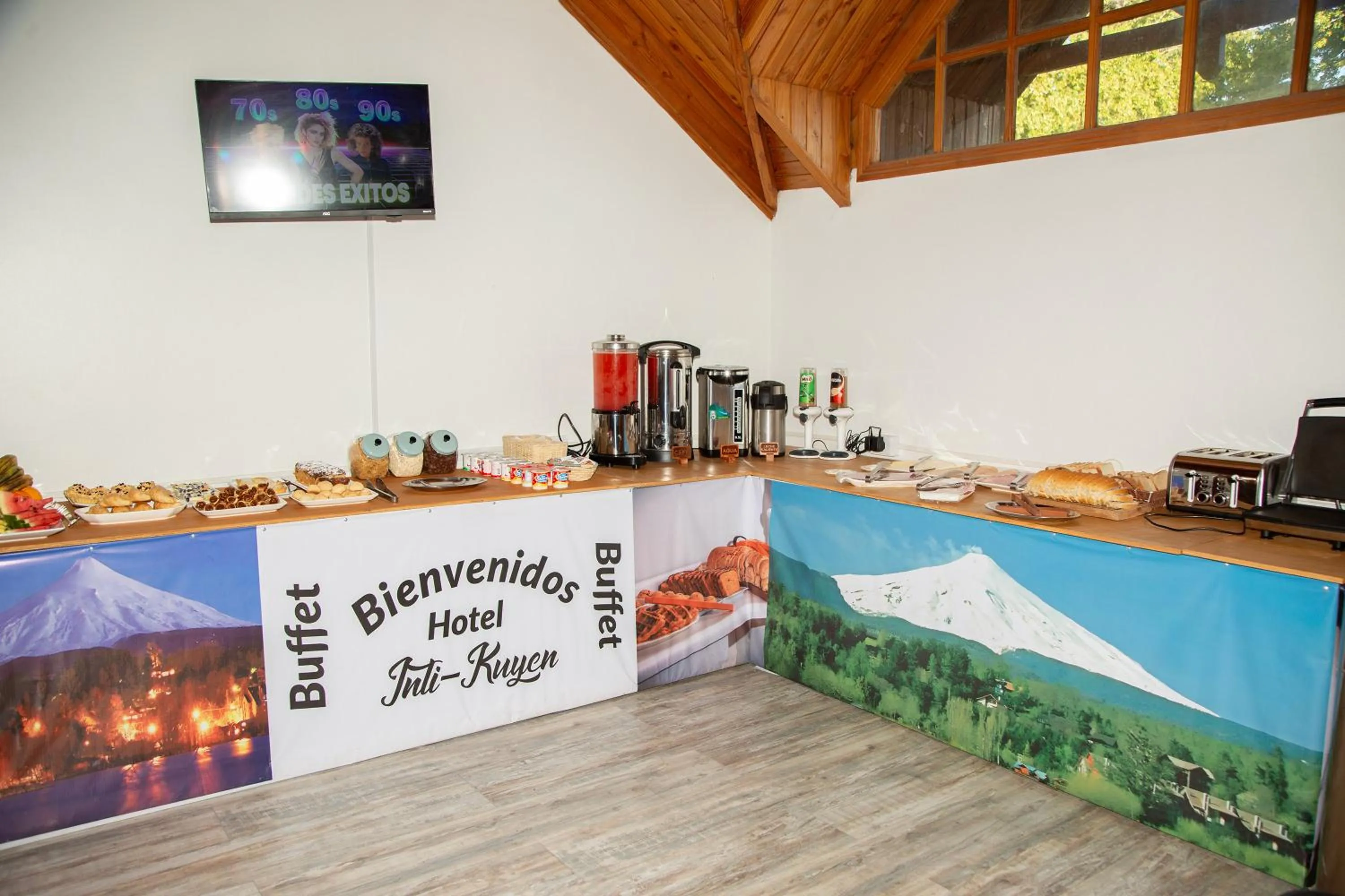 Buffet breakfast in Hotel Inti Kuyen Plaza