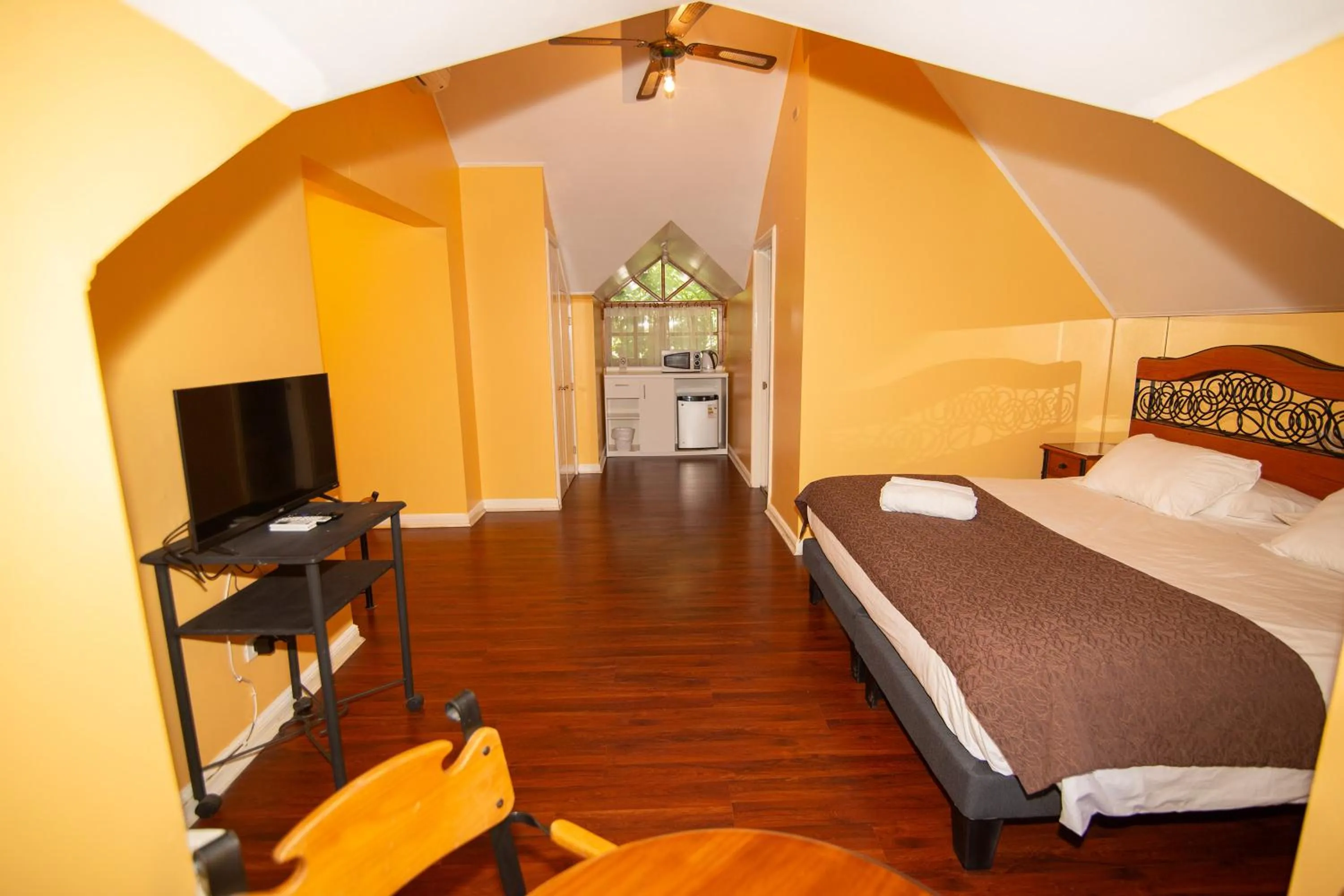 Photo of the whole room, Bed in Hotel Inti Kuyen Plaza