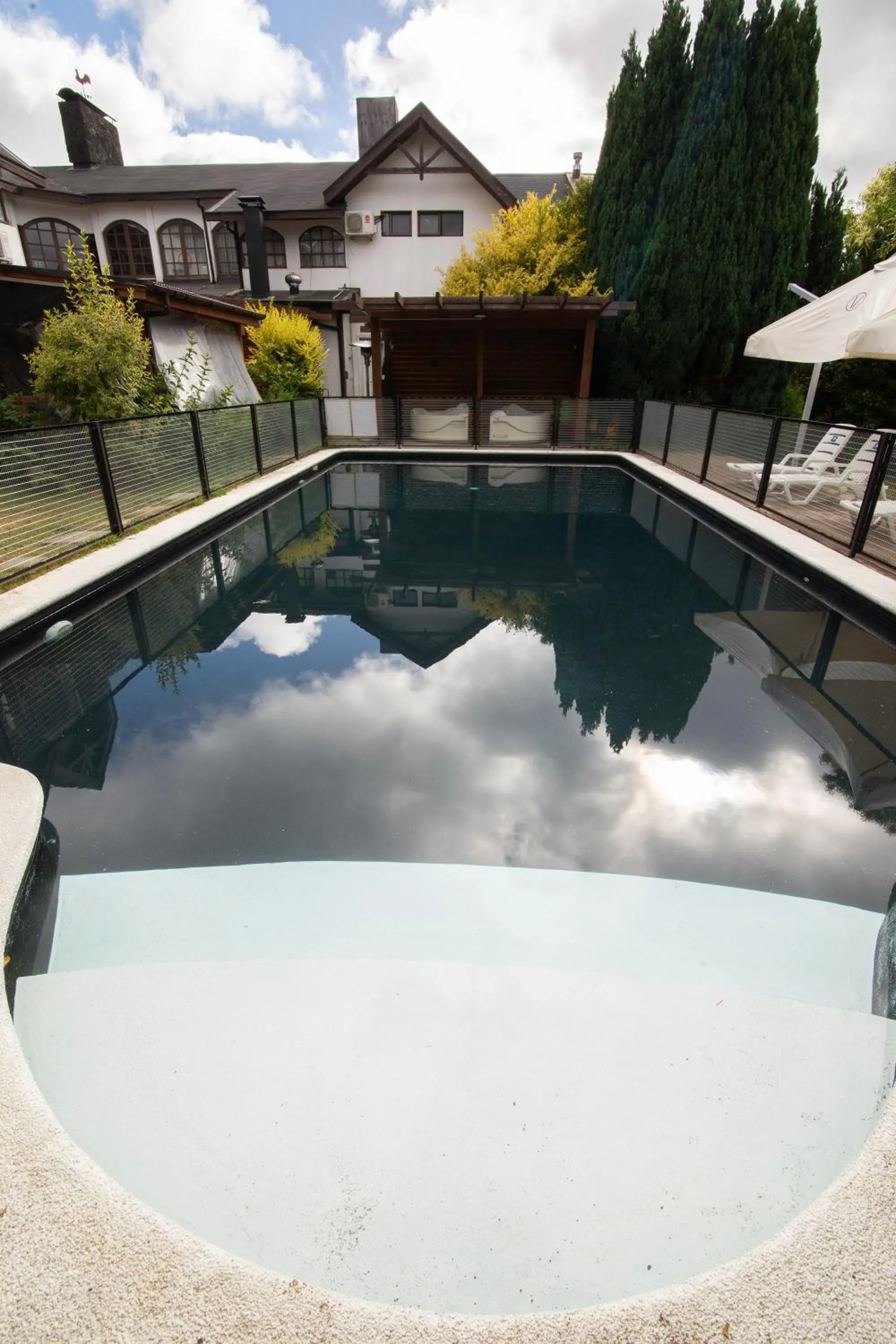 Swimming pool in Hotel Inti Kuyen Plaza