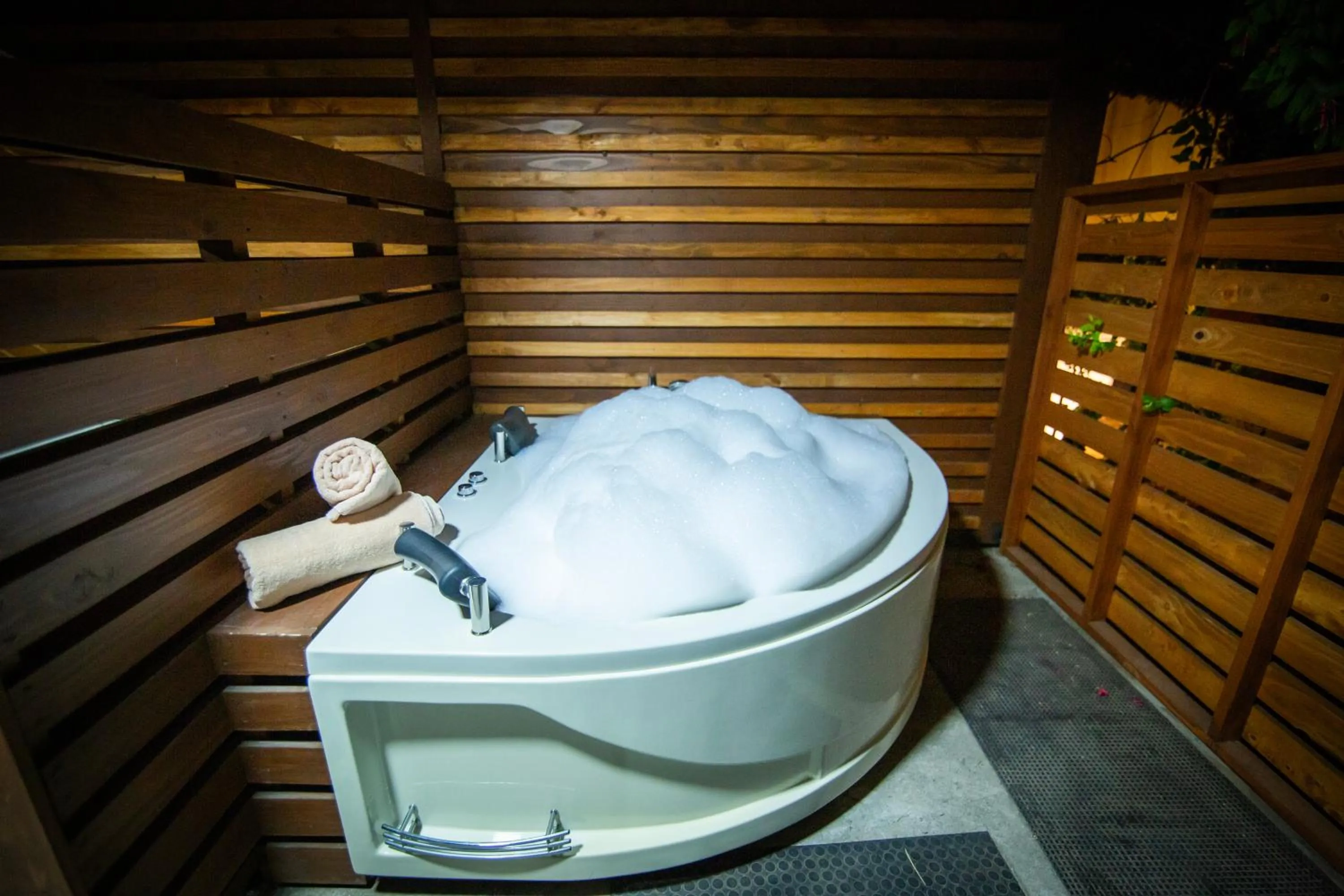 Hot Tub in Hotel Inti Kuyen Plaza