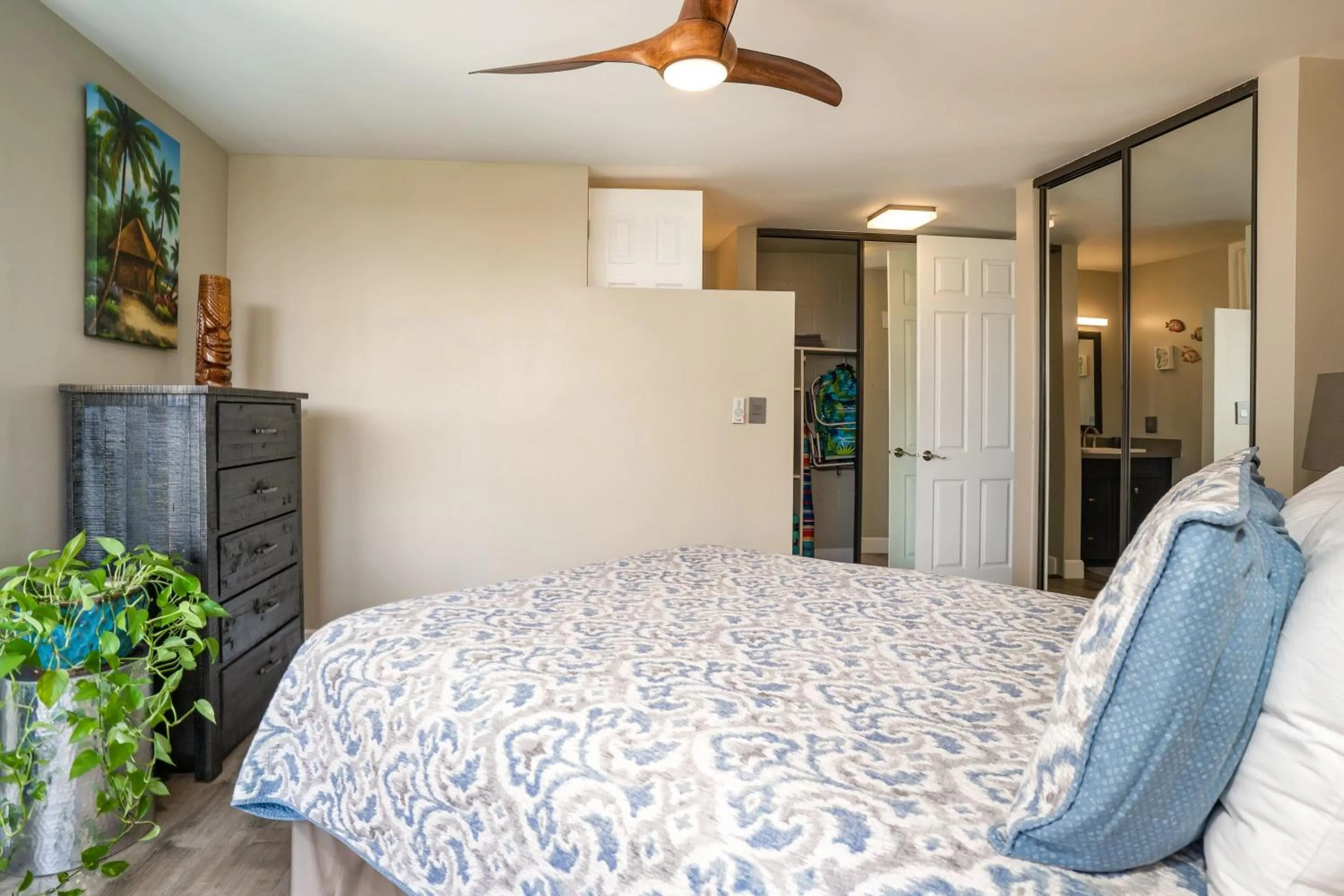 Bed in Sunny and Soothing Oceanfront Vistas