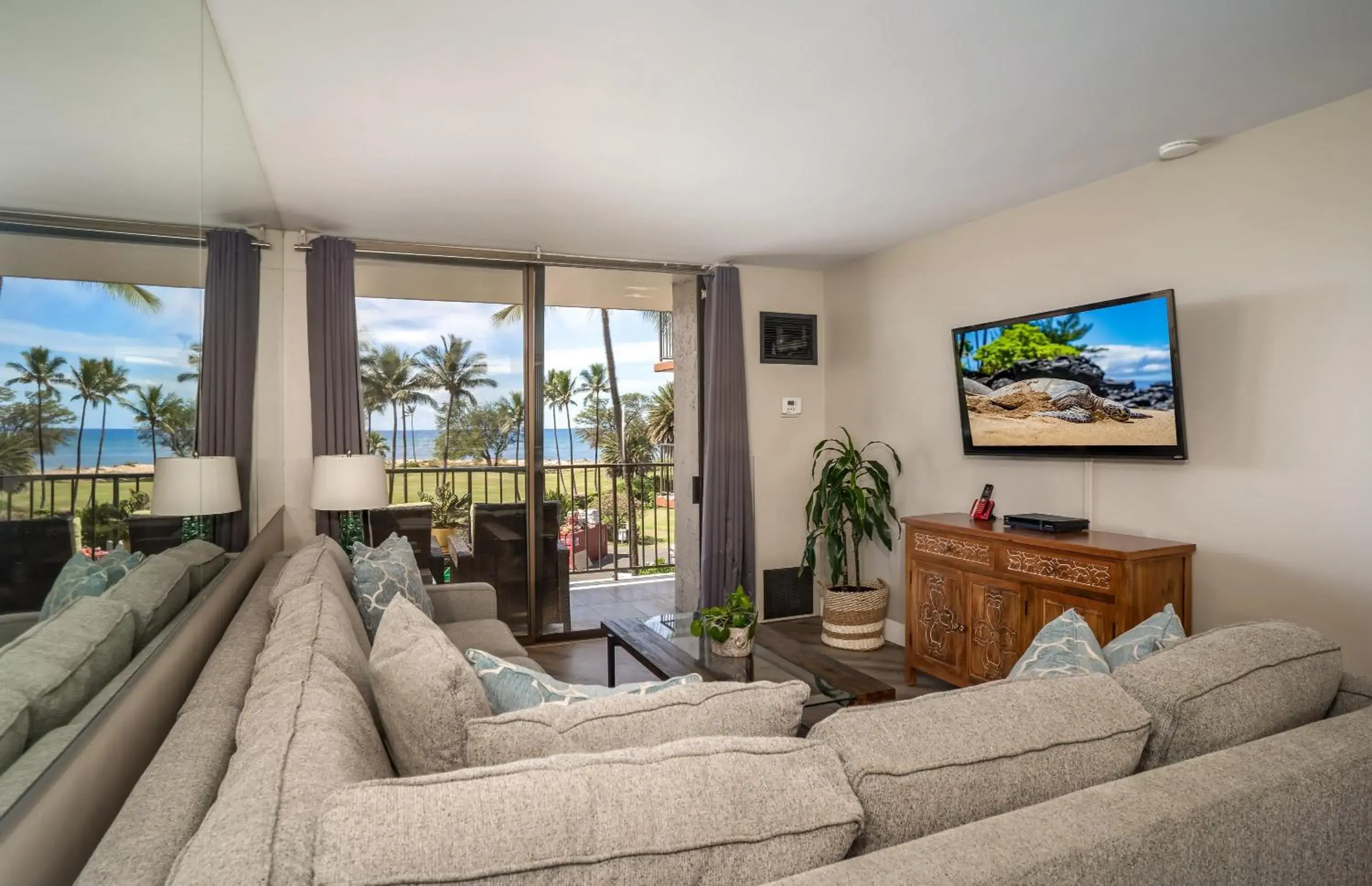 Sunny and Soothing Oceanfront Vistas Sunny and Soothing Oceanfront Vistas