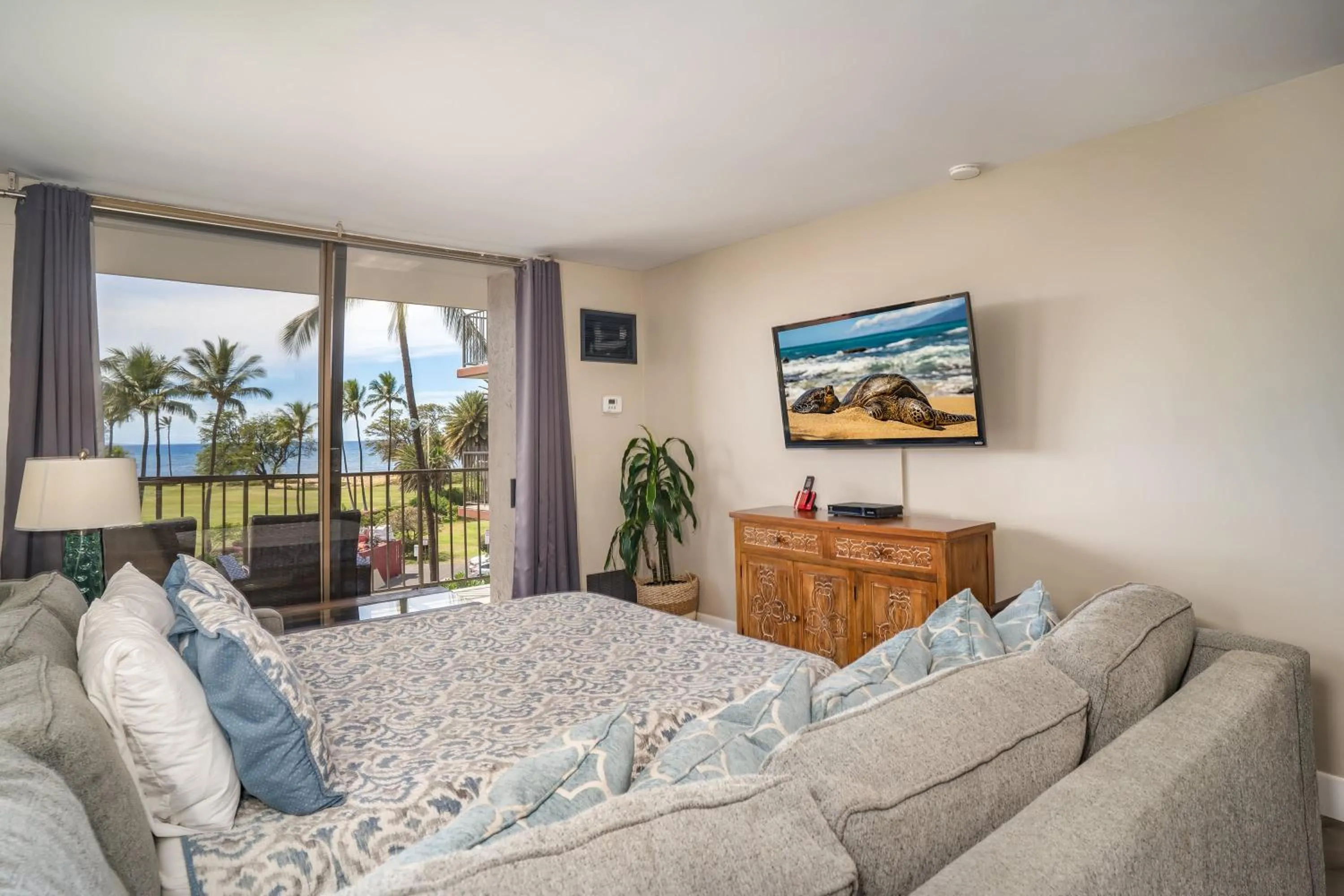 Sunny and Soothing Oceanfront Vistas