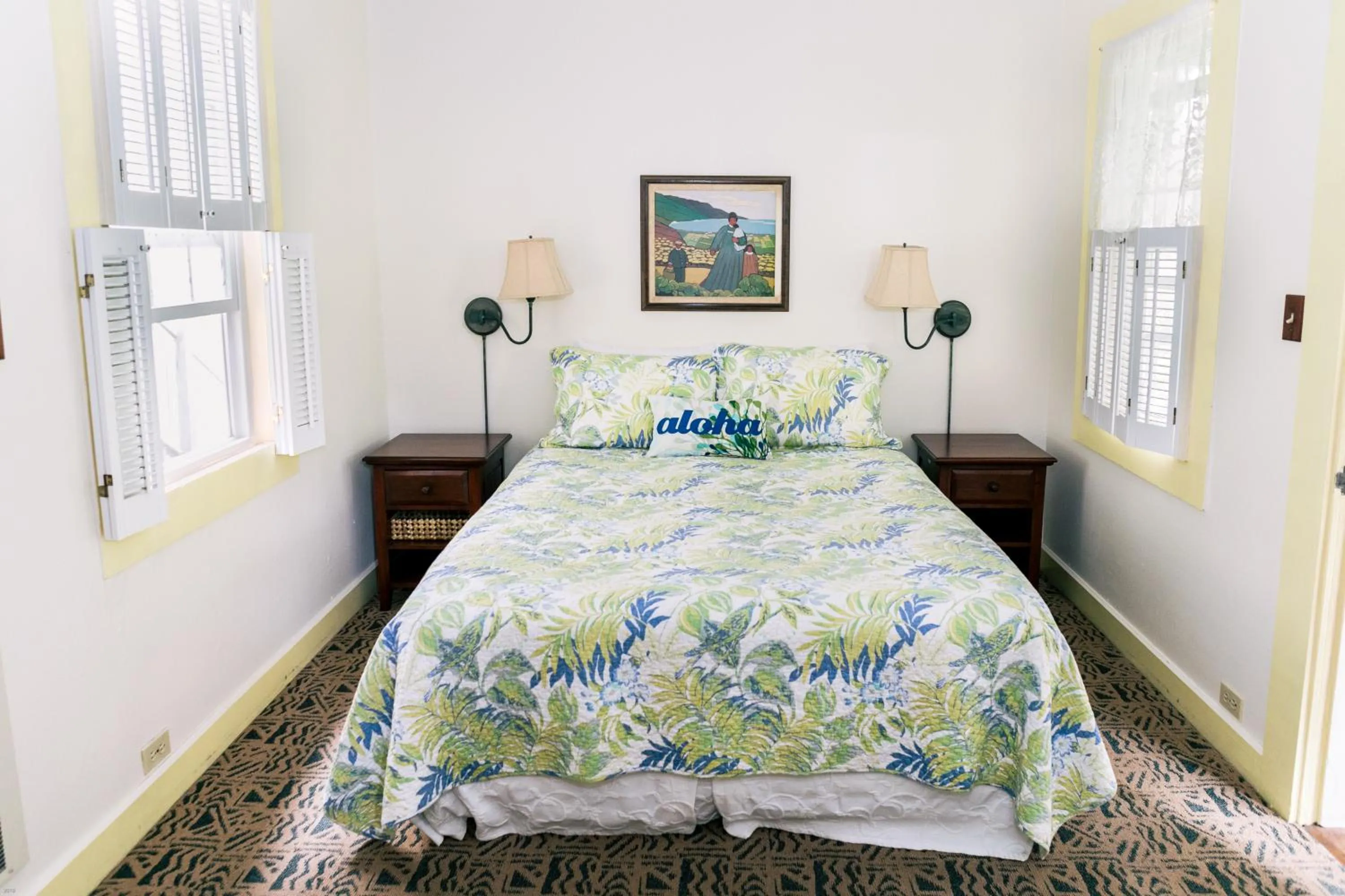 Bedroom, Bed in Kilauea Lodge and Restaurant