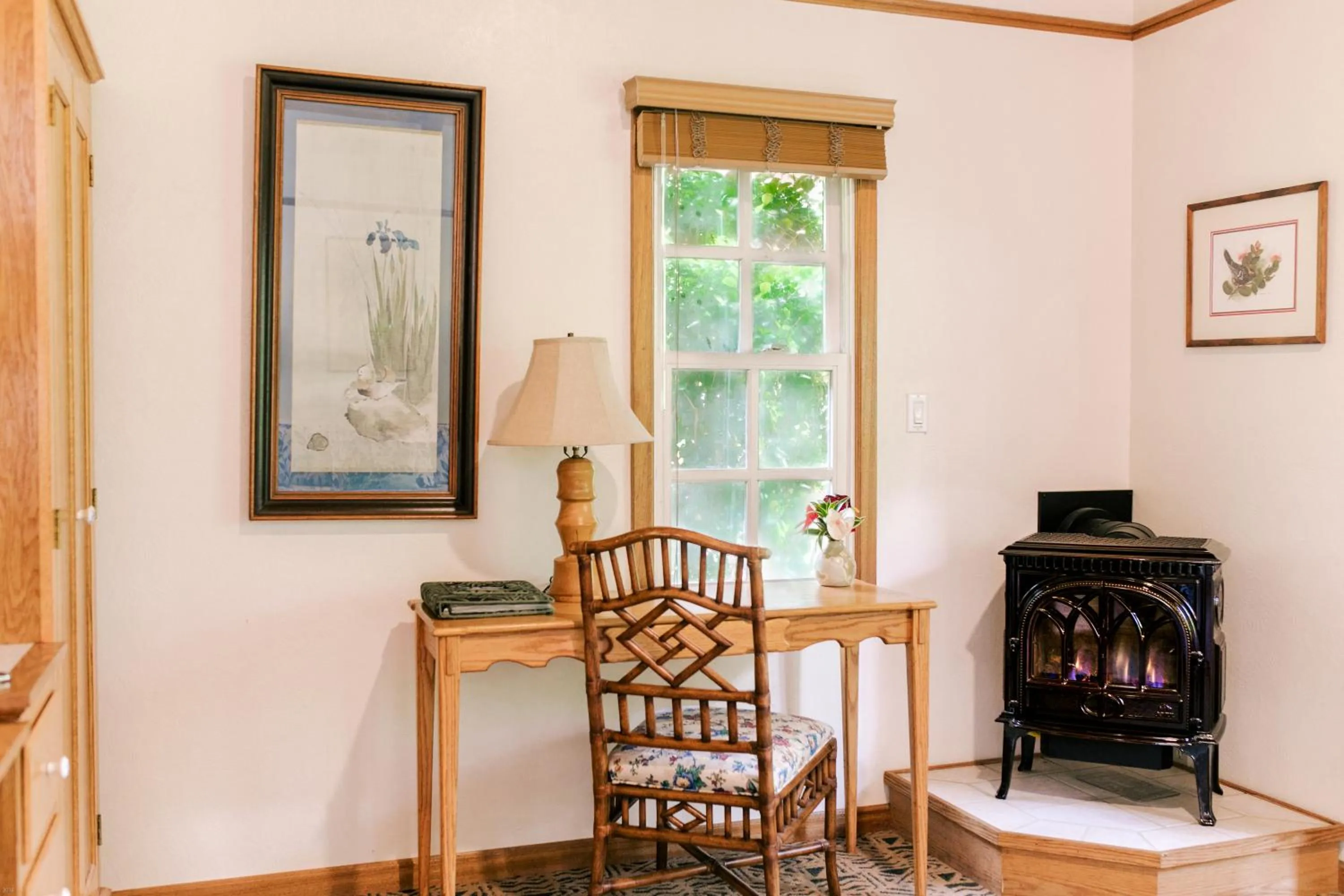 Seating area in Kilauea Lodge and Restaurant