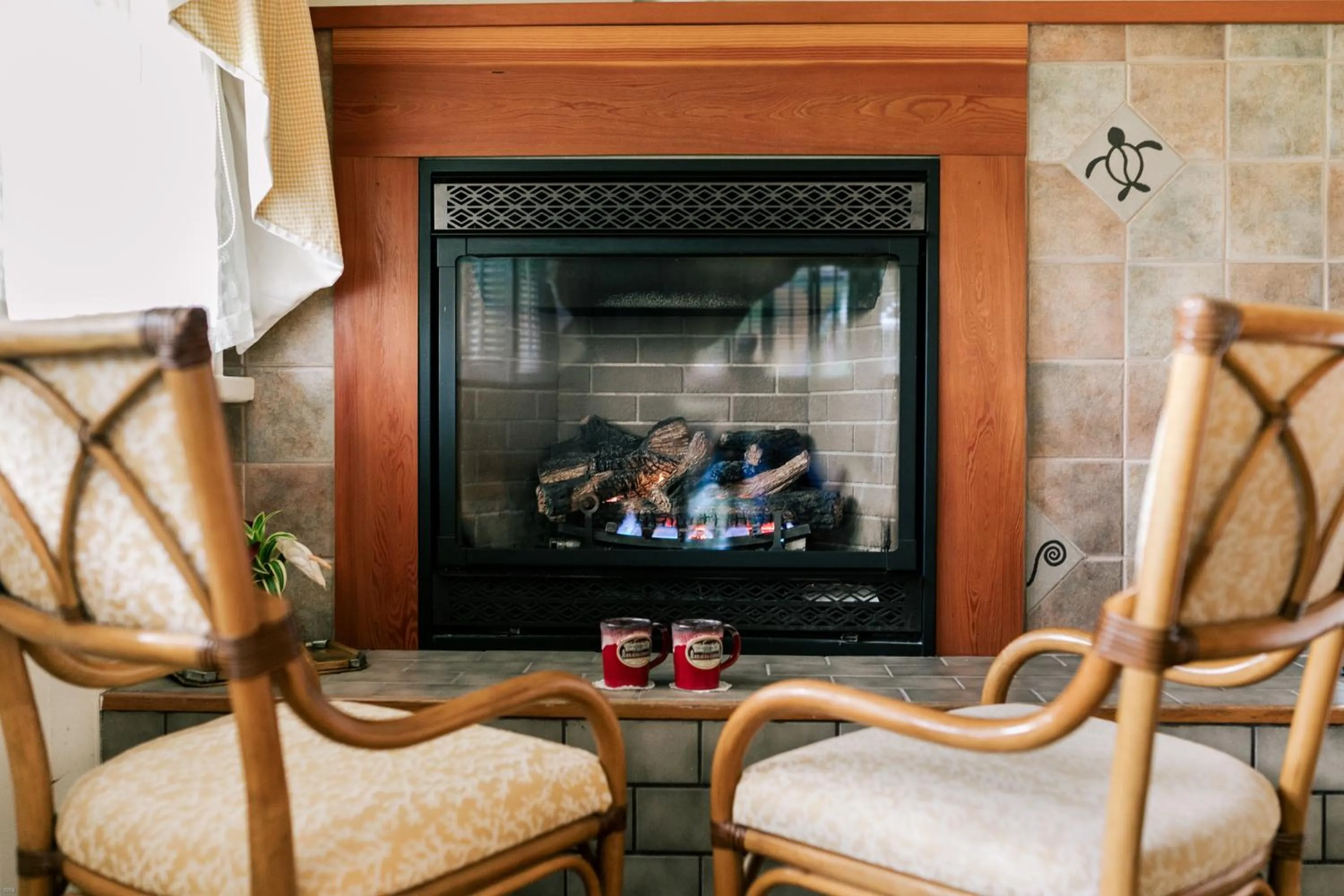 Seating area in Kilauea Lodge and Restaurant