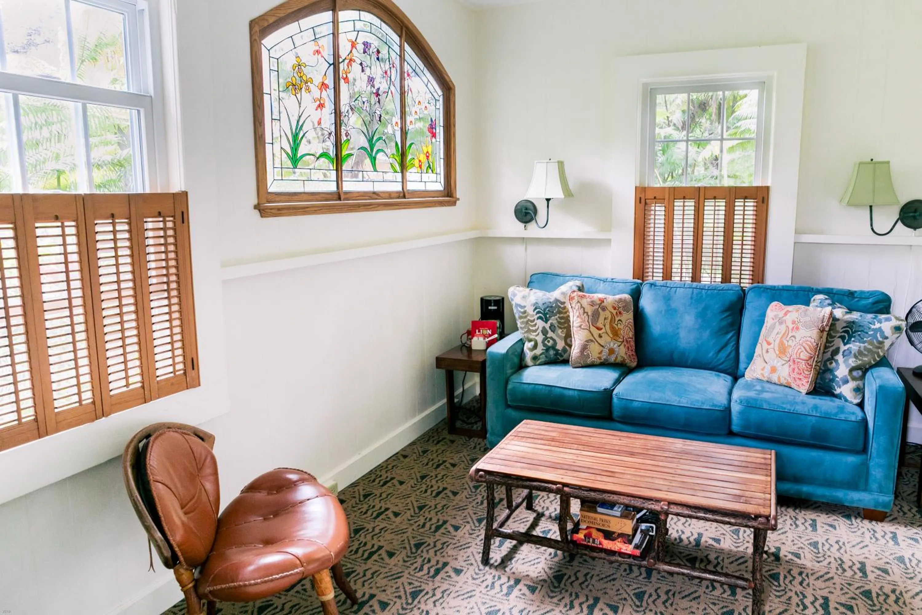 Living room in Kilauea Lodge and Restaurant