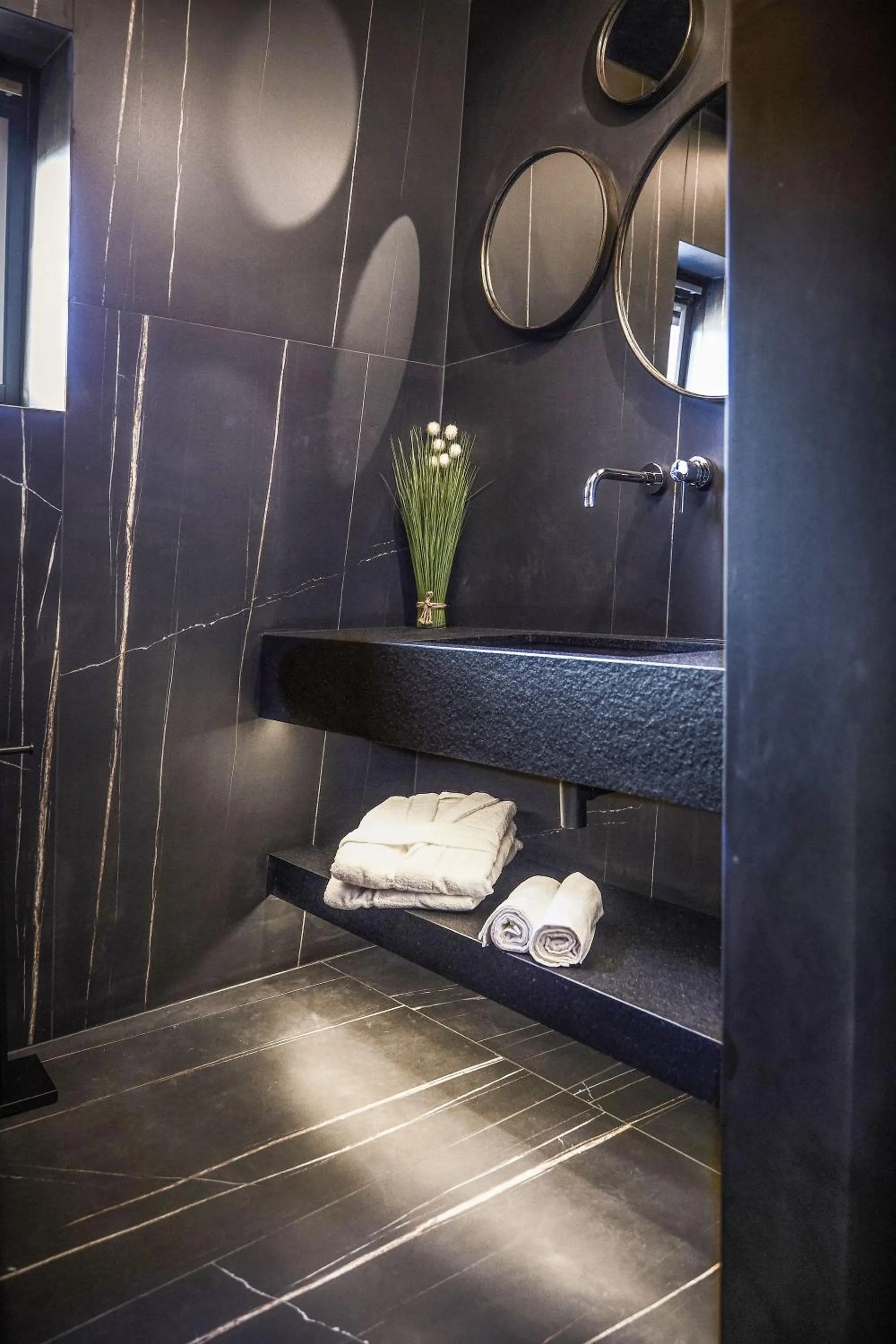 Bathroom in Hotel ONIRO - Luxury Rooms & Wellness Suites