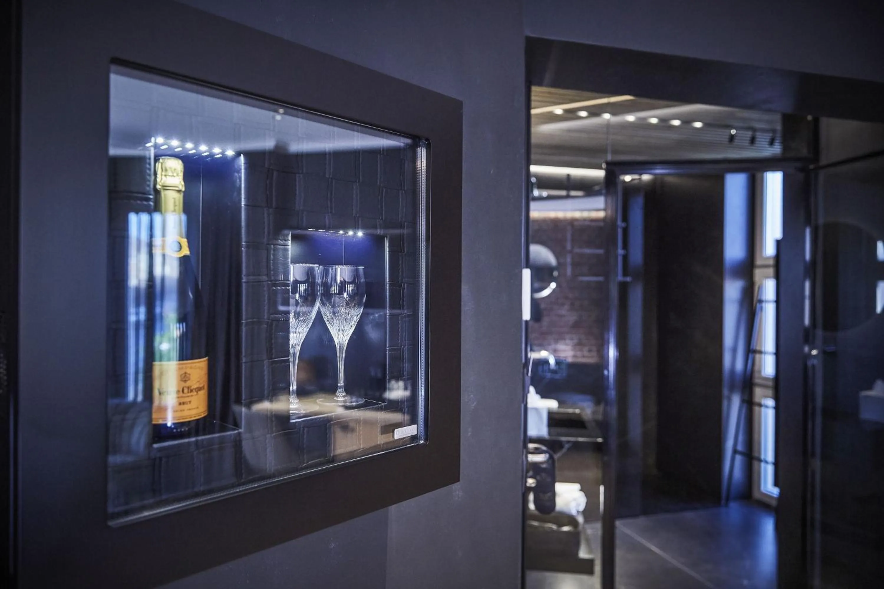 Alcoholic drinks in Hotel ONIRO - Luxury Rooms & Wellness Suites